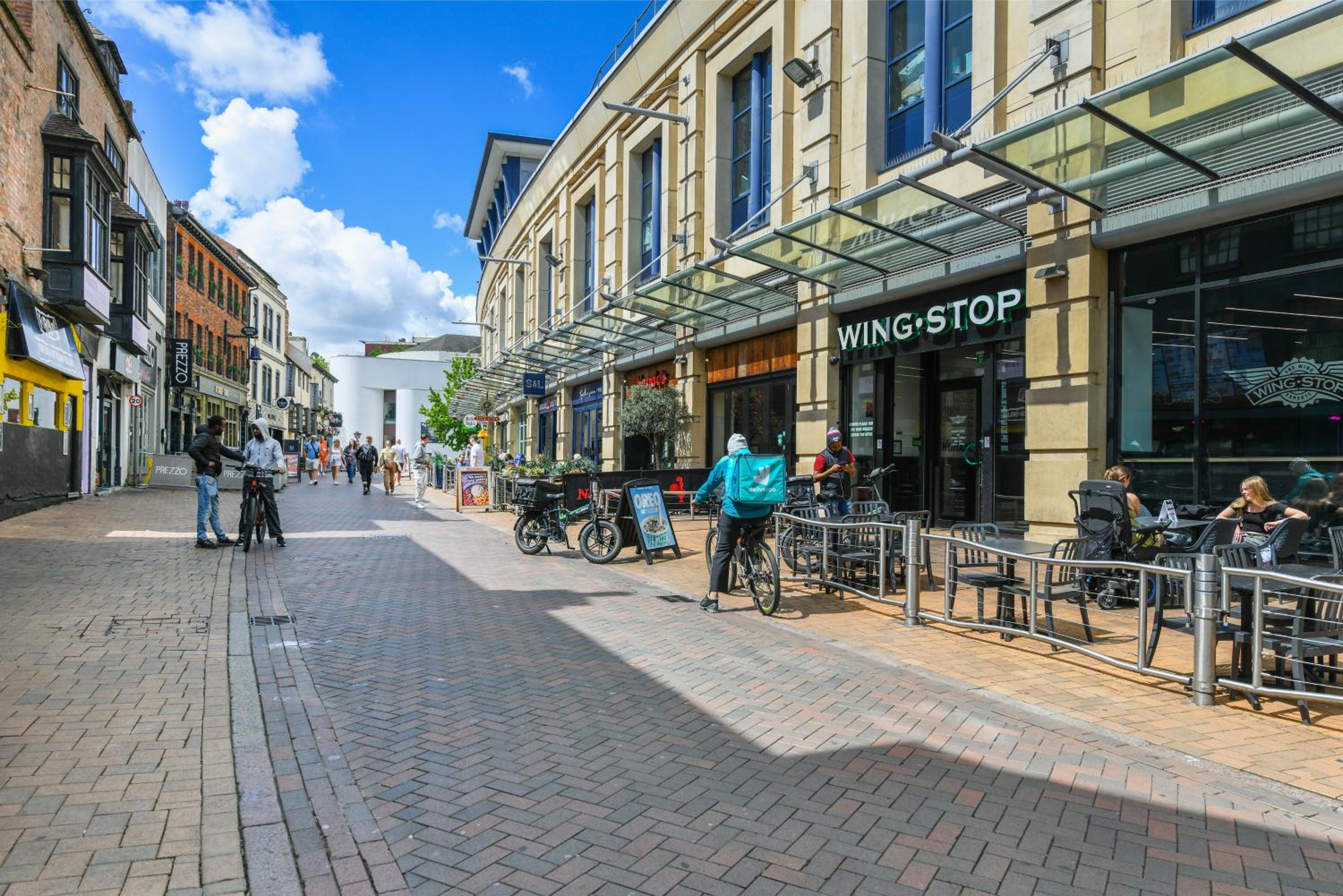 1 Bed Apt Next to Market Square & Transport Links