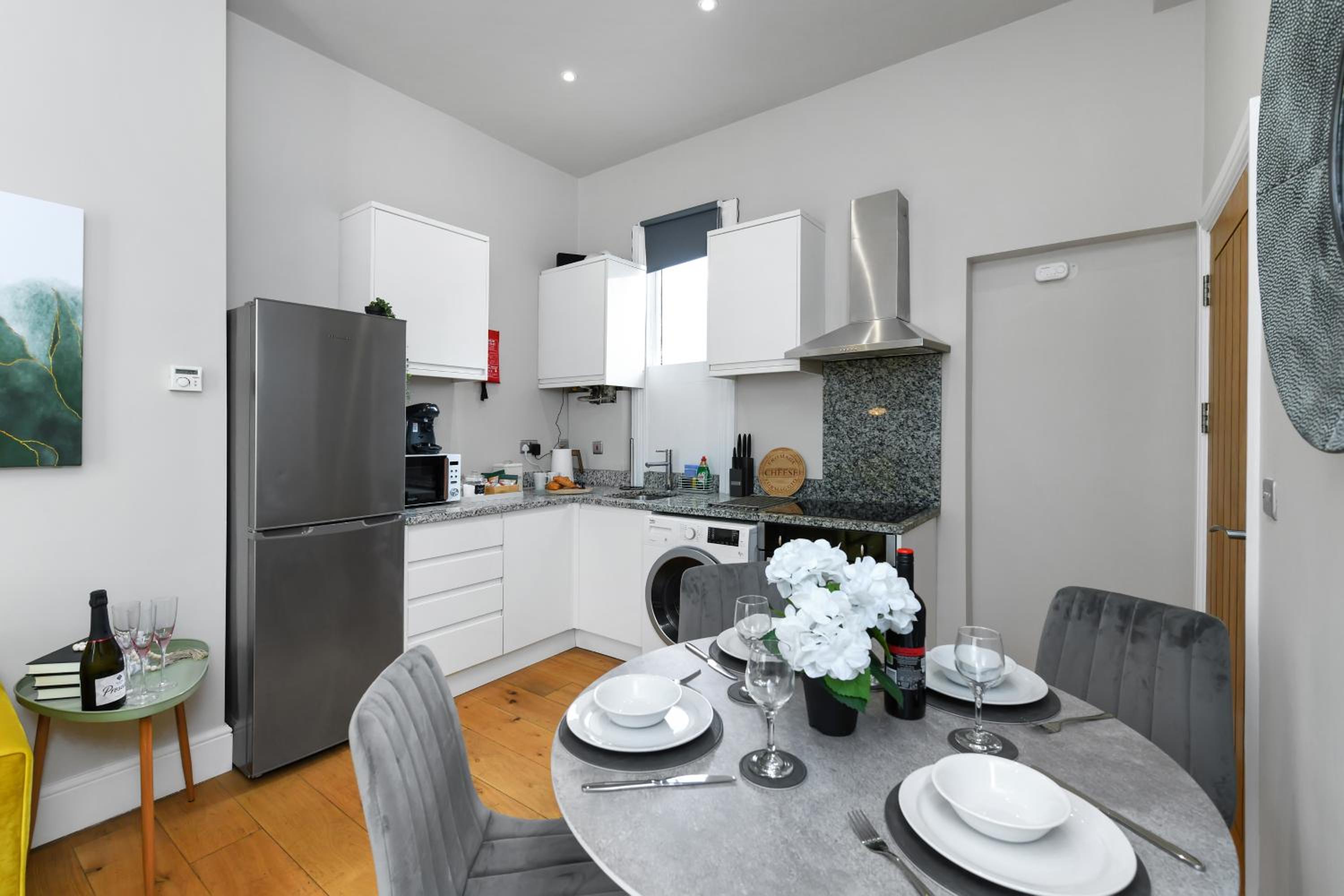 Central 1-Bed with Free Wi-Fi Near Market Square