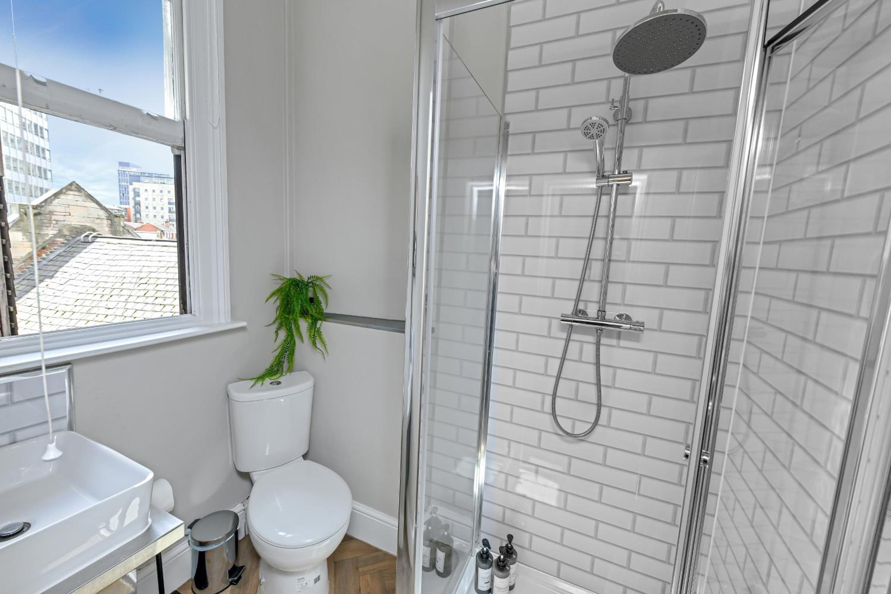 Central 1-Bed with Free Wi-Fi Near Market Square