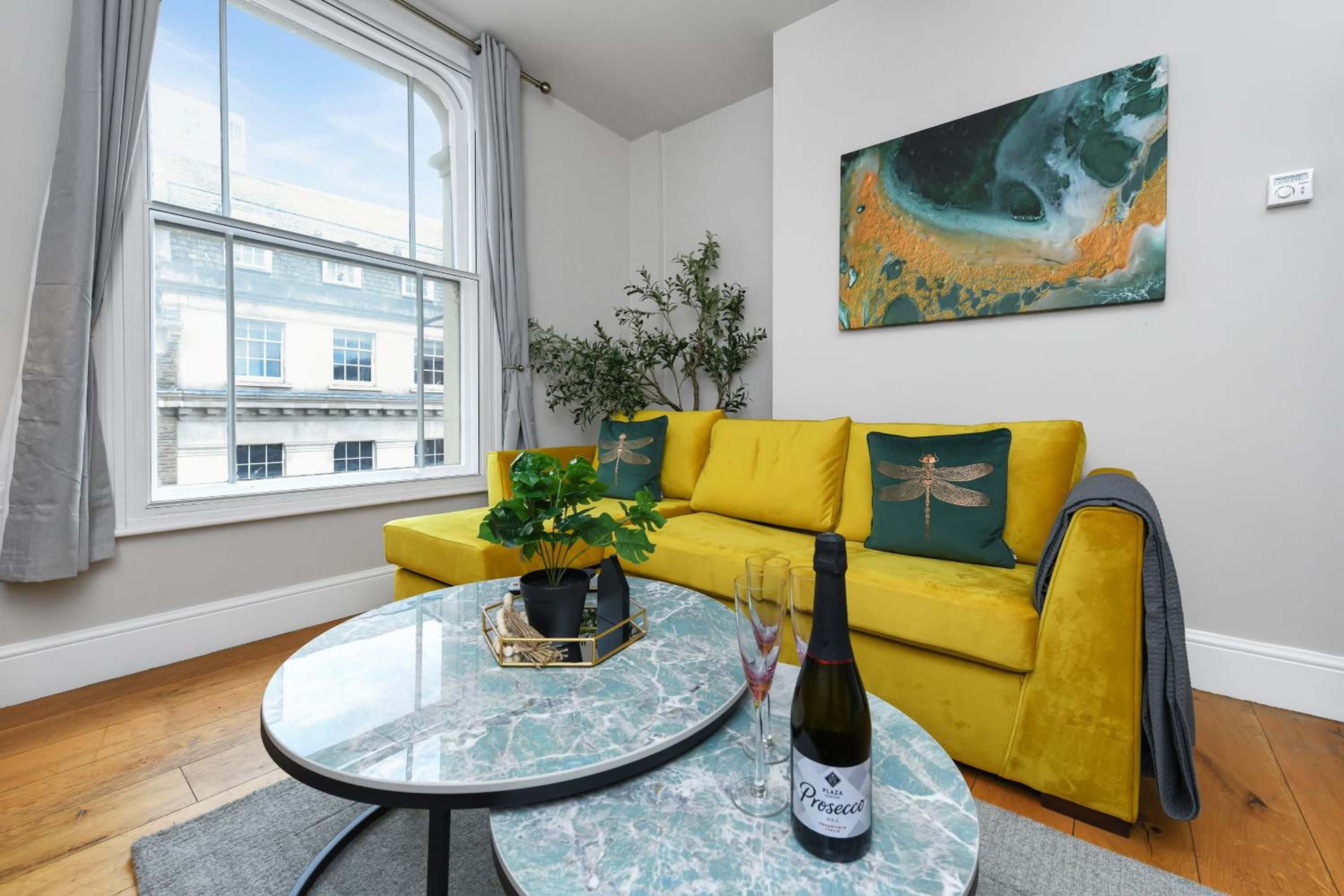 1-Bed City Flat Close to Market Square & Transport