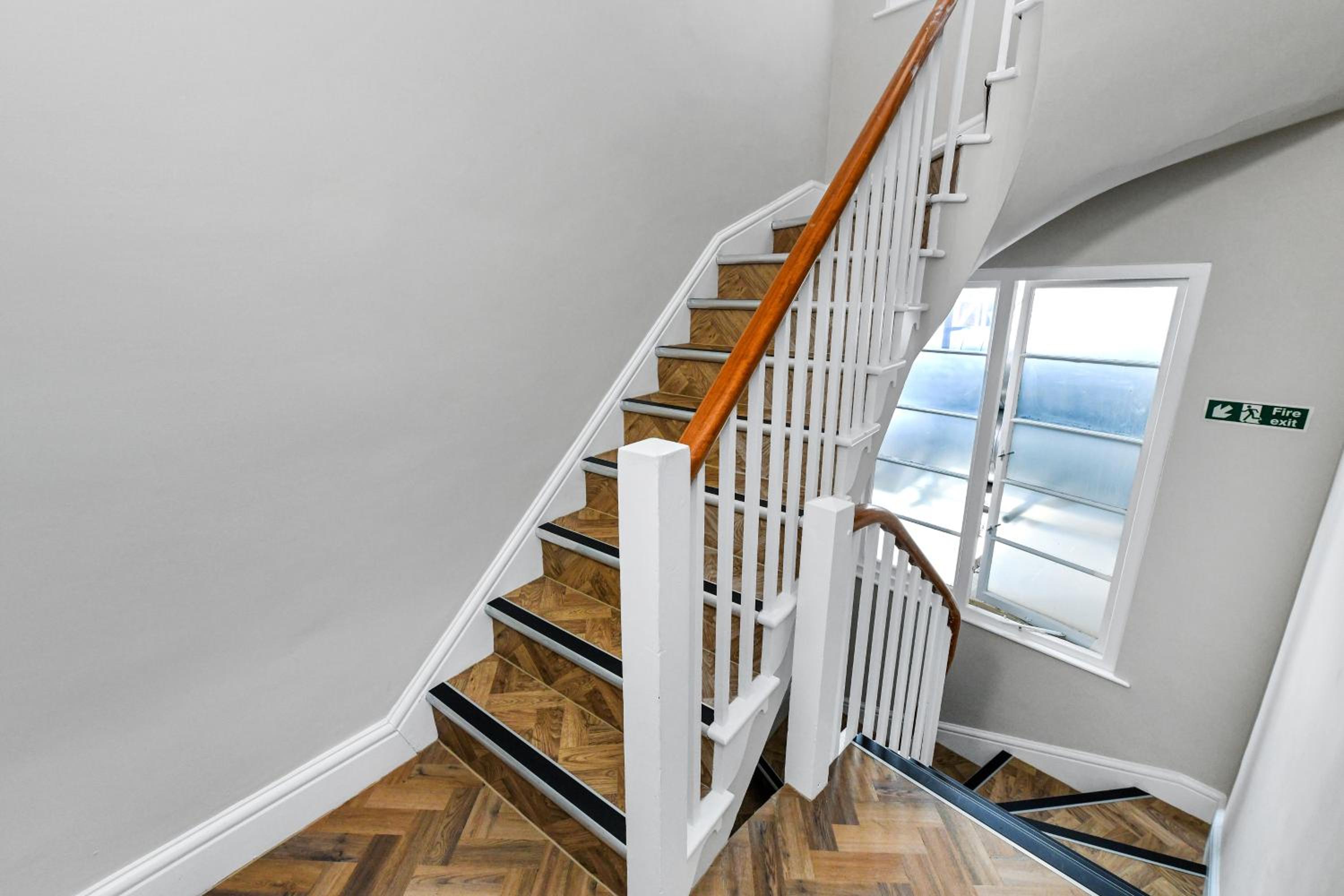 1-Bedroom City Centre Flat - Steps from Market Square