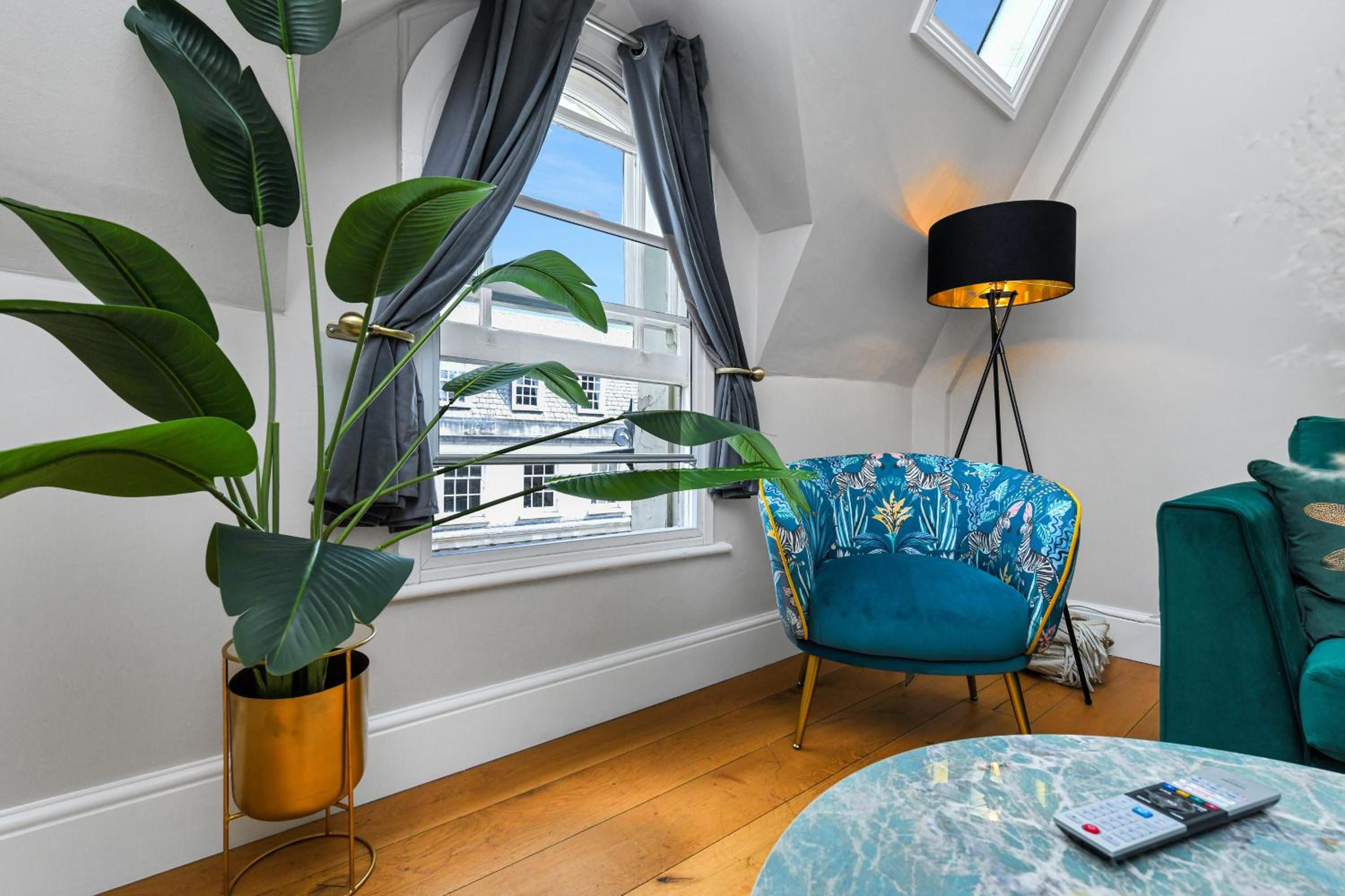 1-Bedroom City Centre Flat - Steps from Market Square