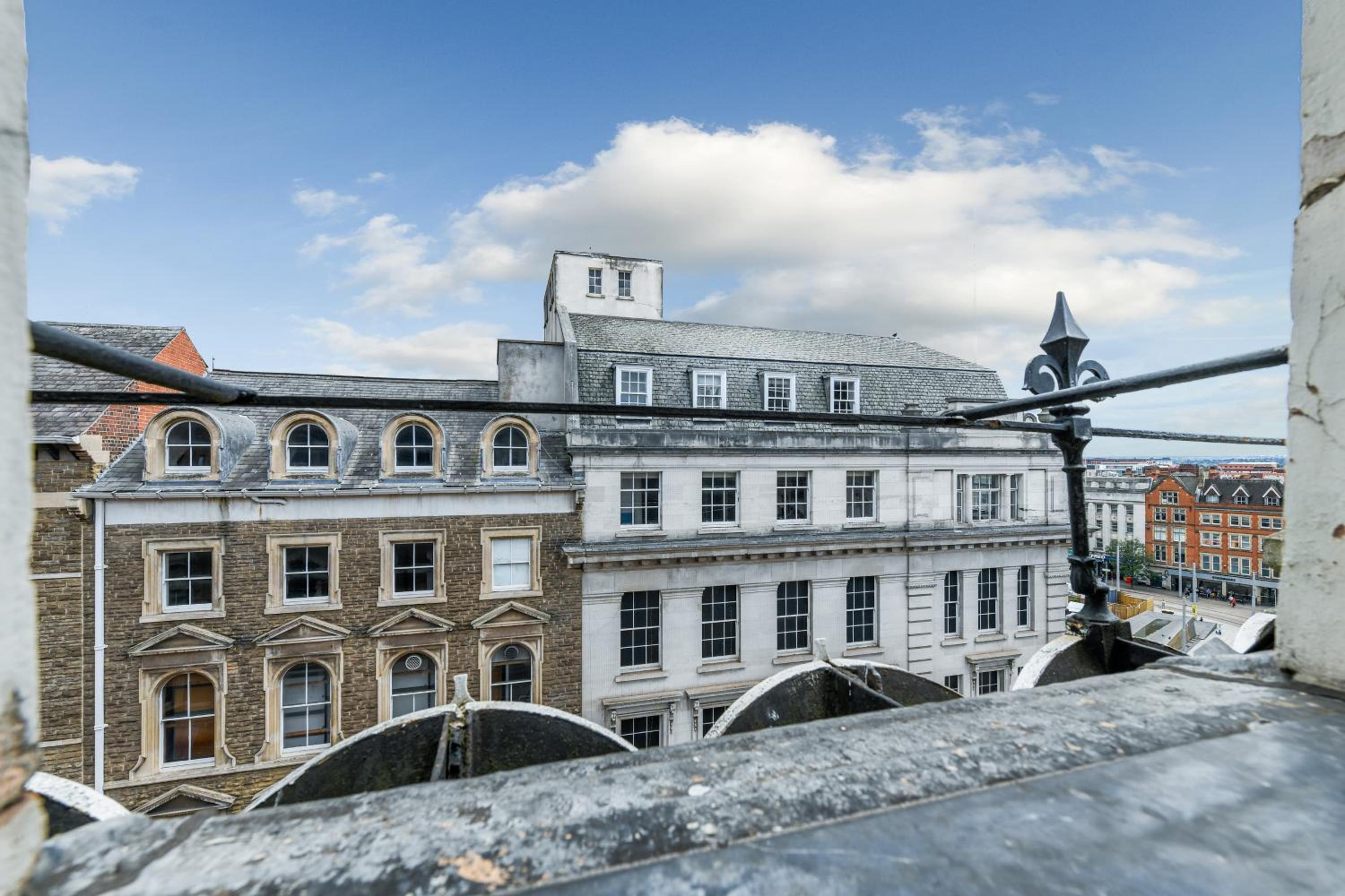 1-Bedroom City Centre Flat - Steps from Market Square