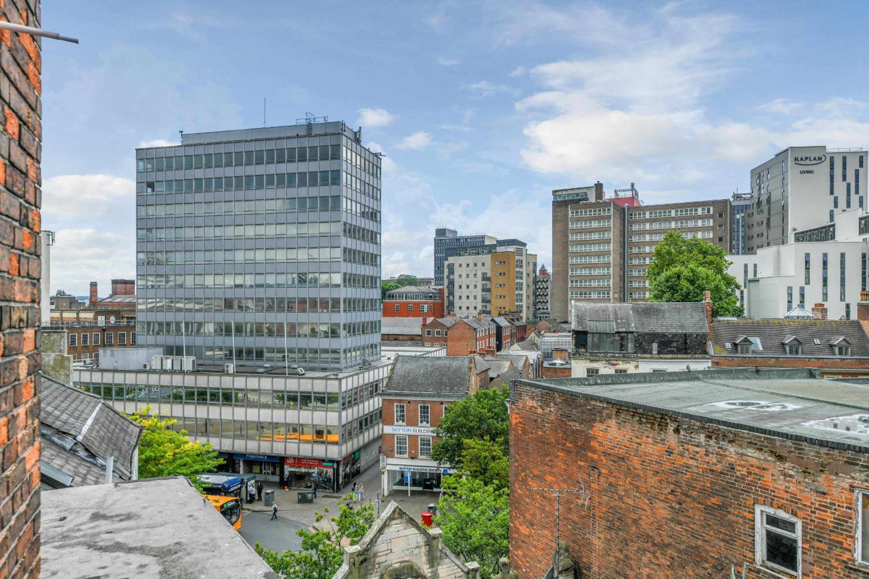 1-Bedroom City Centre Flat - Steps from Market Square