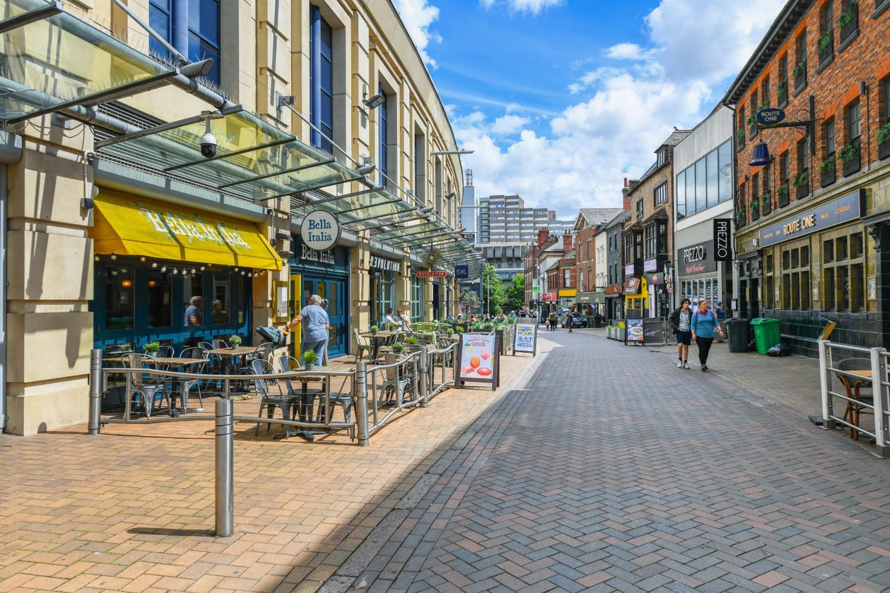 1-Bedroom City Centre Flat - Steps from Market Square