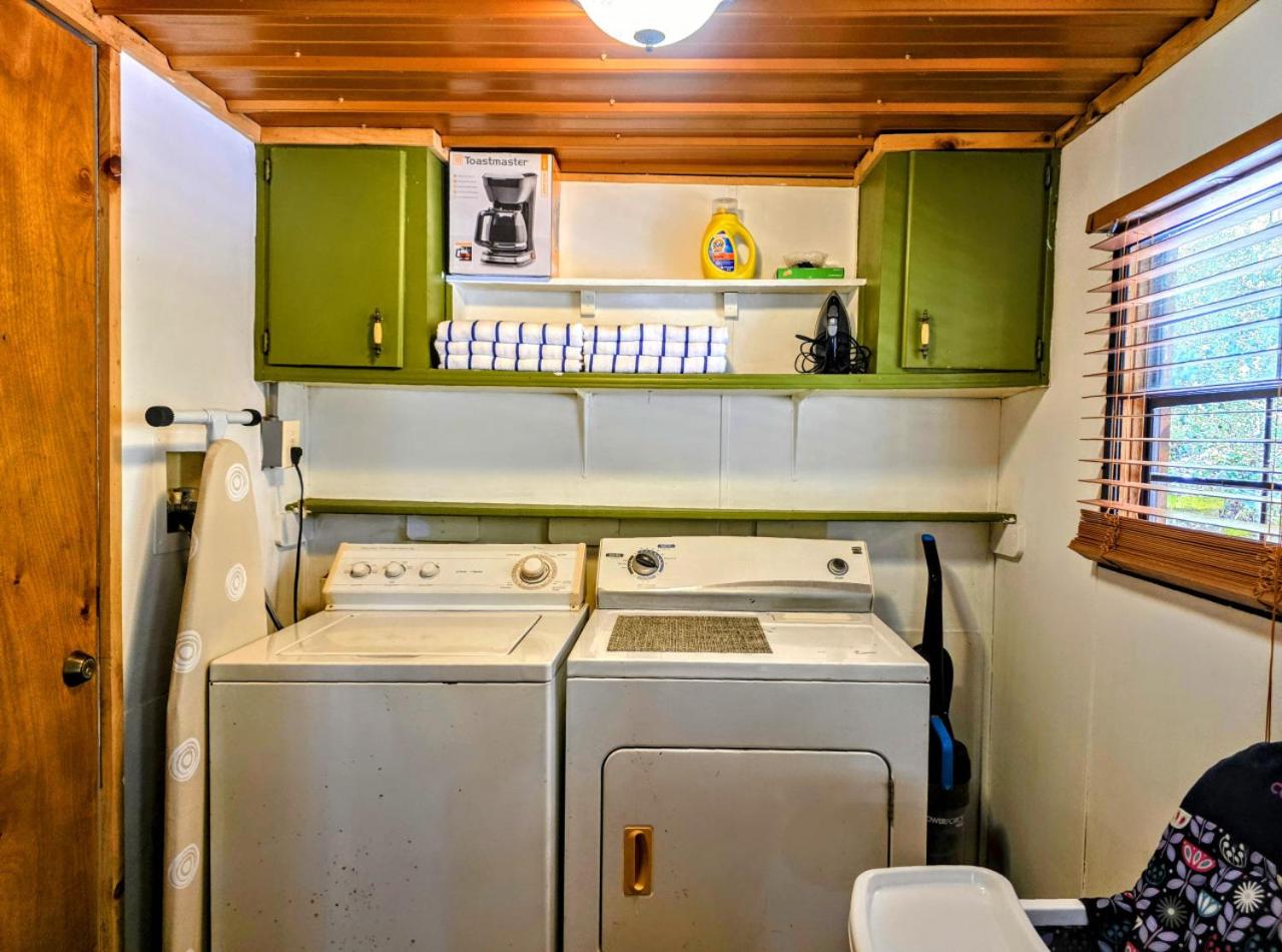 The Skinners Cabin Hot Tub Fireplace Grill