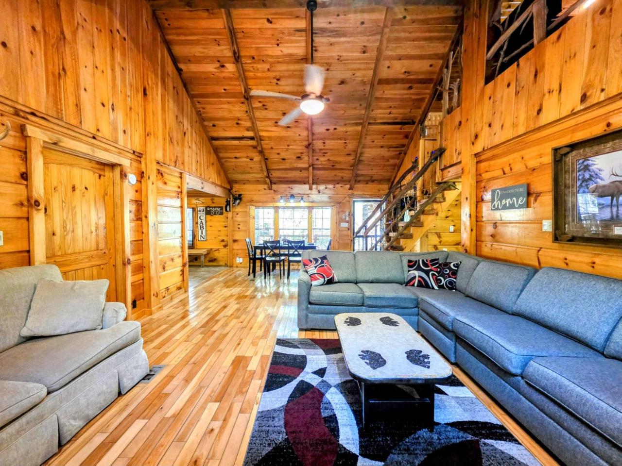 The Skinners Cabin Hot Tub Fireplace Grill
