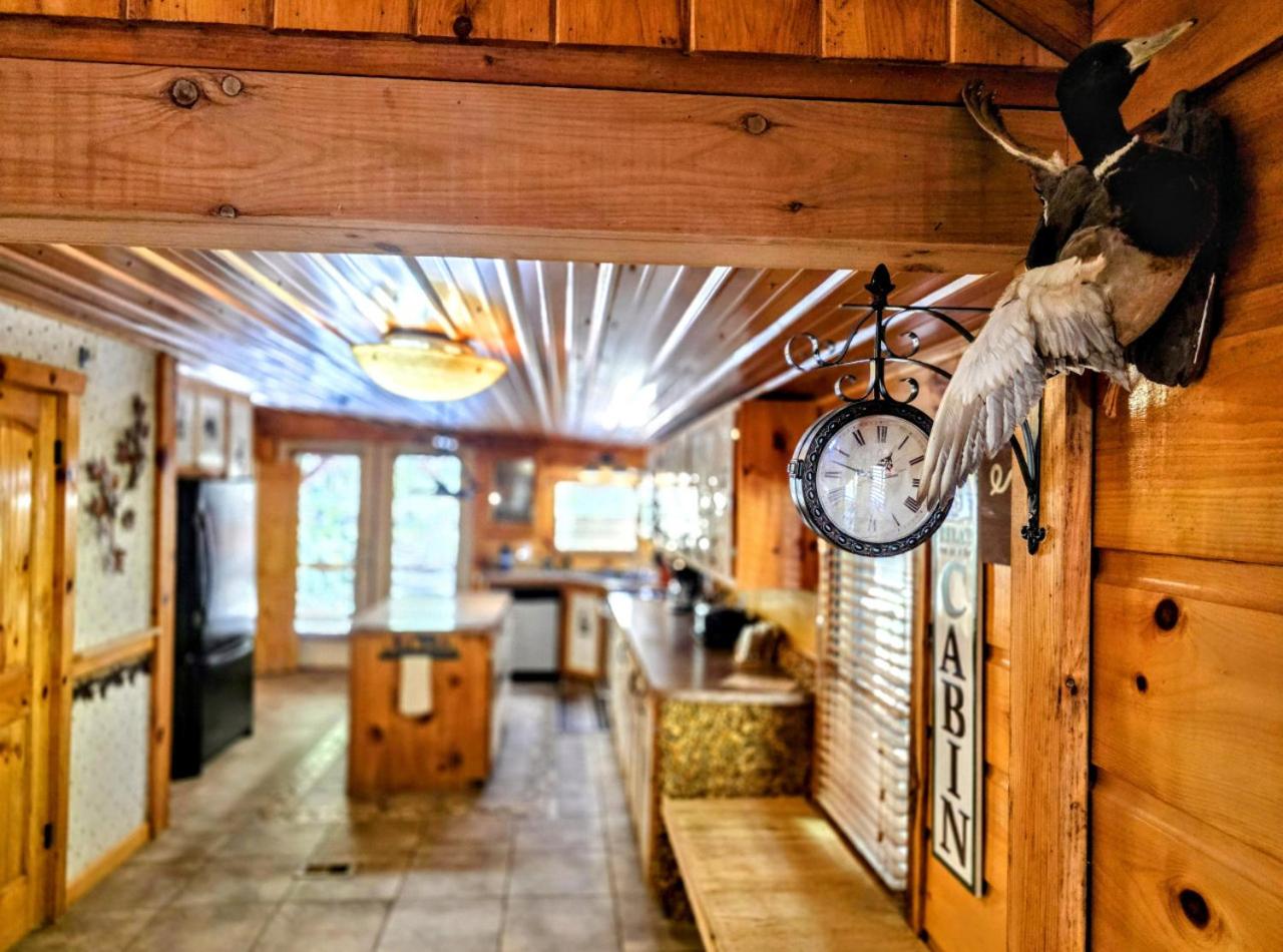 The Skinners Cabin Hot Tub Fireplace Grill