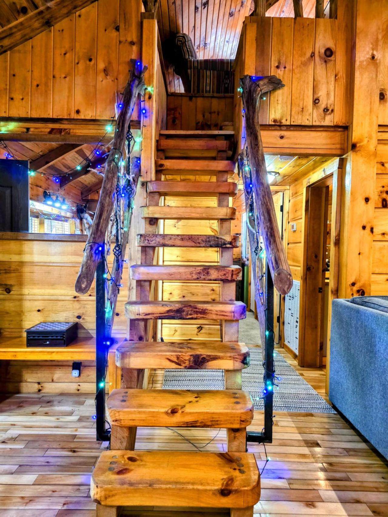 The Skinners Cabin Hot Tub Fireplace Grill