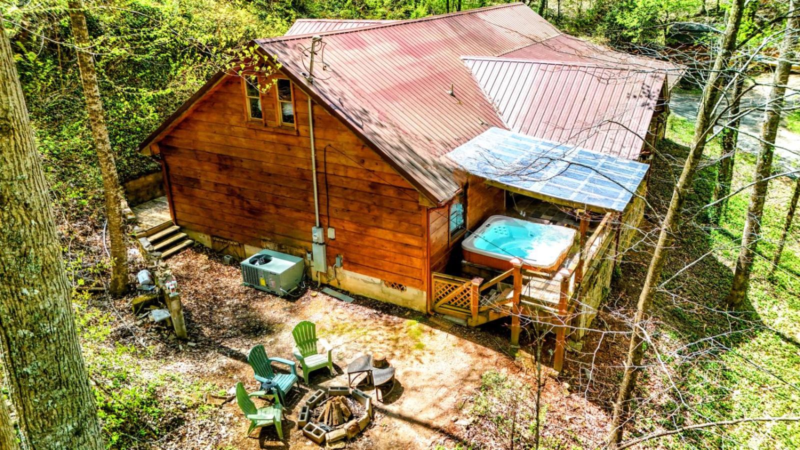 The Skinners Cabin Hot Tub Fireplace Grill