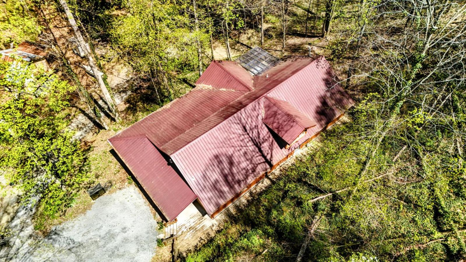 The Skinners Cabin Hot Tub Fireplace Grill