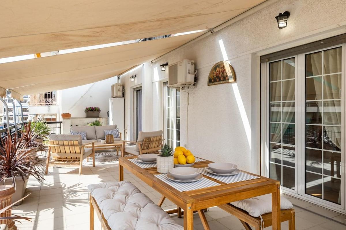 Eleni's Terrace in Ampelokipi
