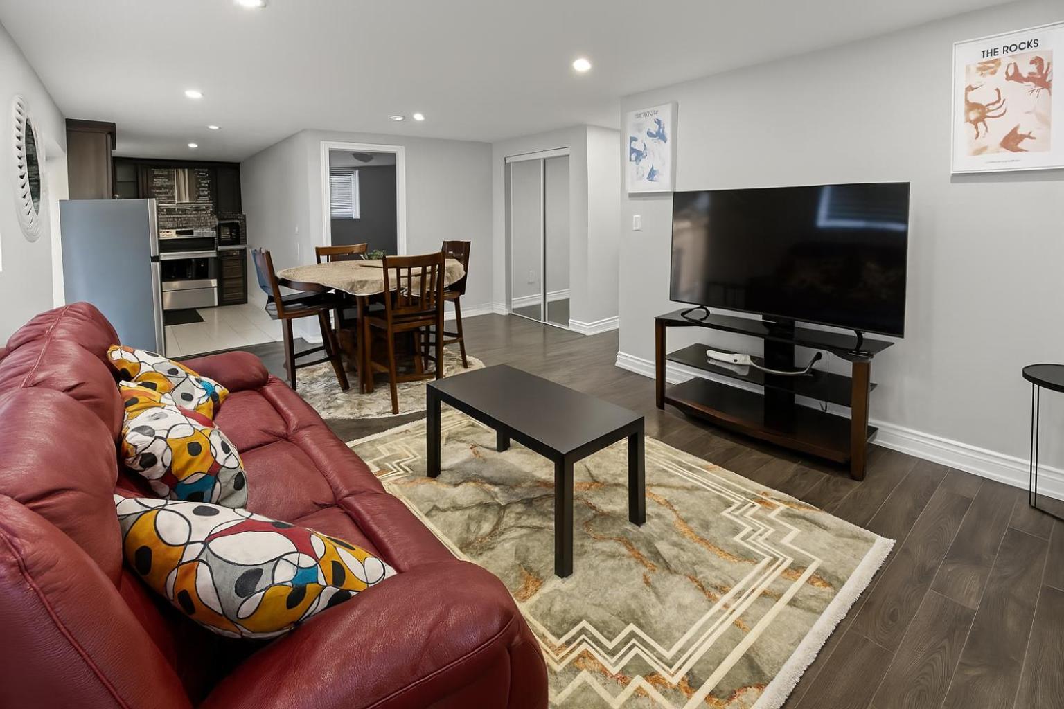 Cozy 3BR Caledon Basement Suite with Private Access, Full Kitchen, WiFi, Laundry, Backyard Basketball Court & Creek Trail, 5 Mins to Brampton! Great for Fa