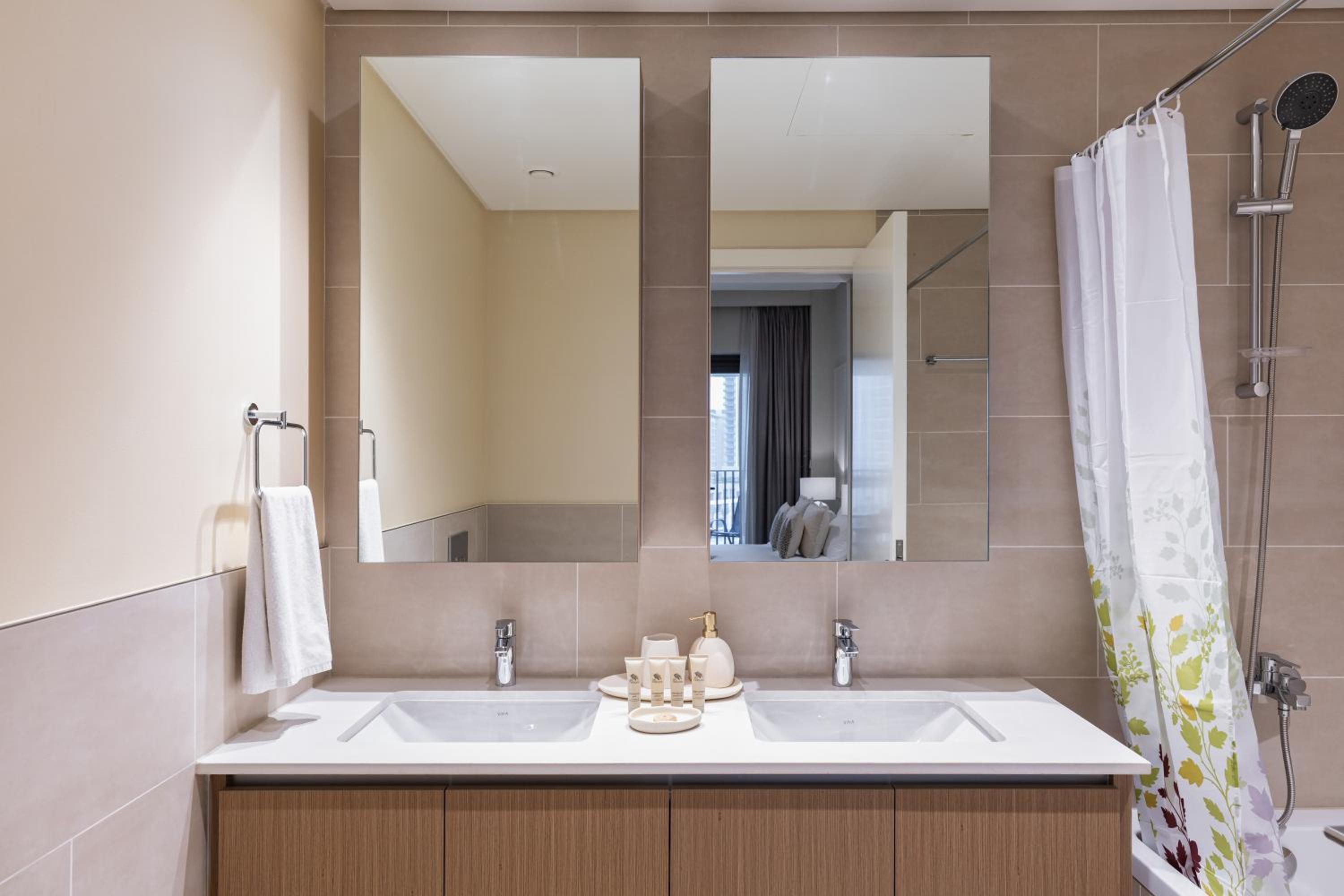 Maison Privee - Creekside Elegance with Canal Vws at Creek Beach
