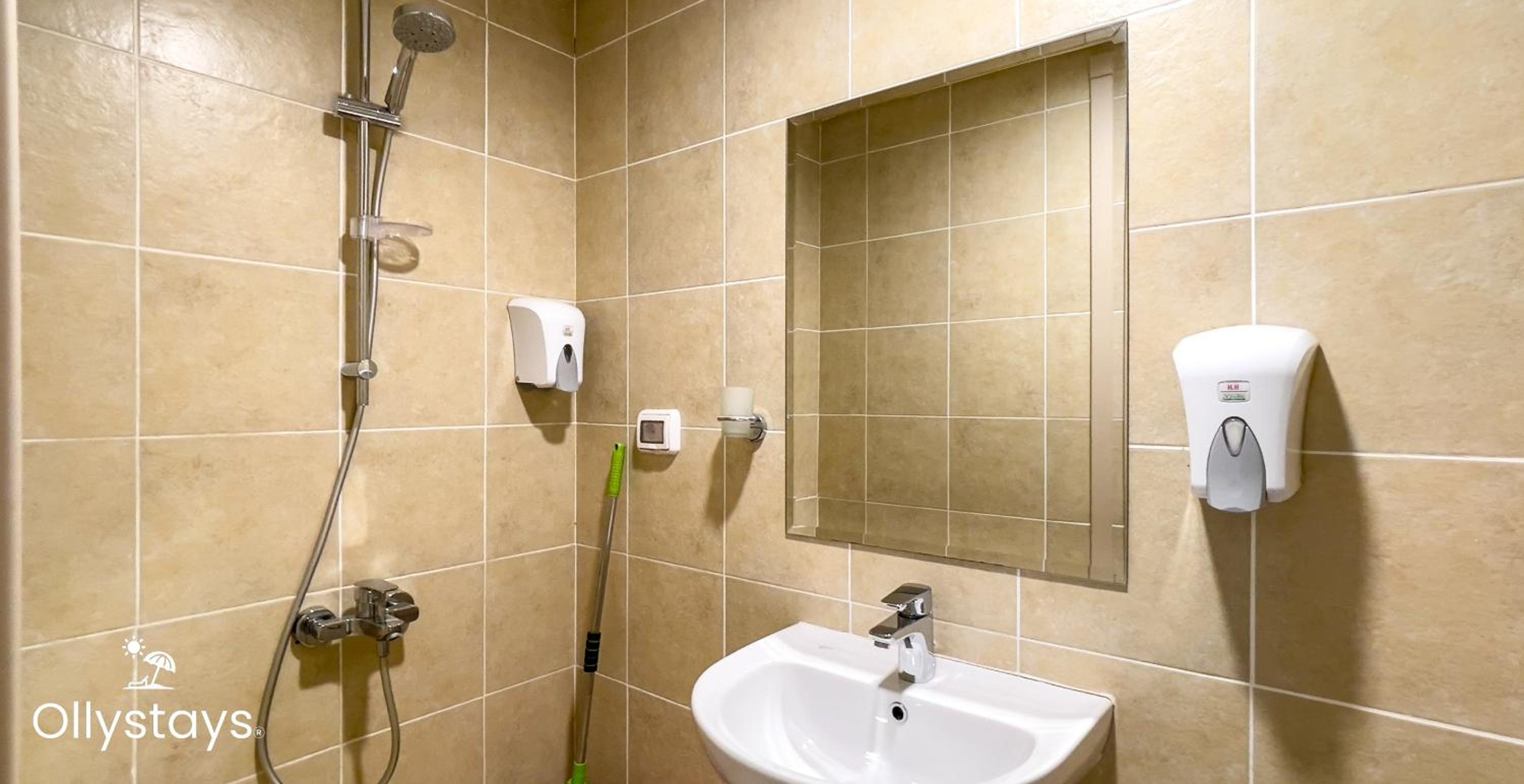 Ollystays Mangrovy Seaview Penthouse 3BR Beach & Pool access