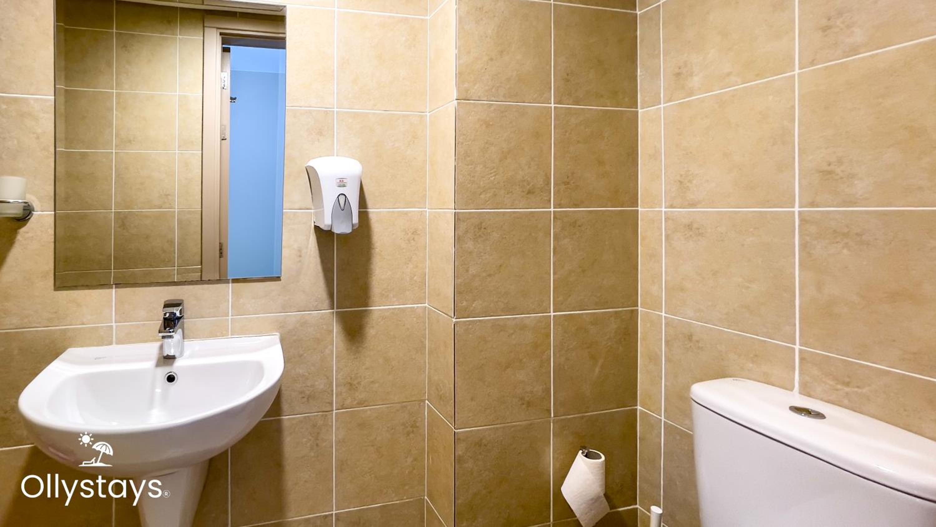 Ollystays Mangrovy Seaview Penthouse 3BR Beach & Pool access