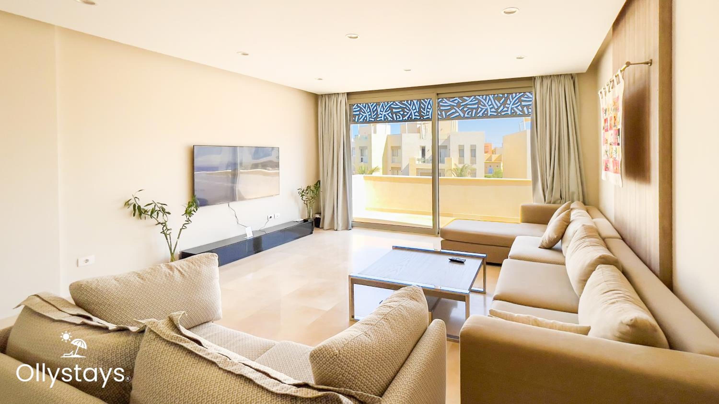 Ollystays Mangrovy Seaview Penthouse 3BR Beach & Pool access