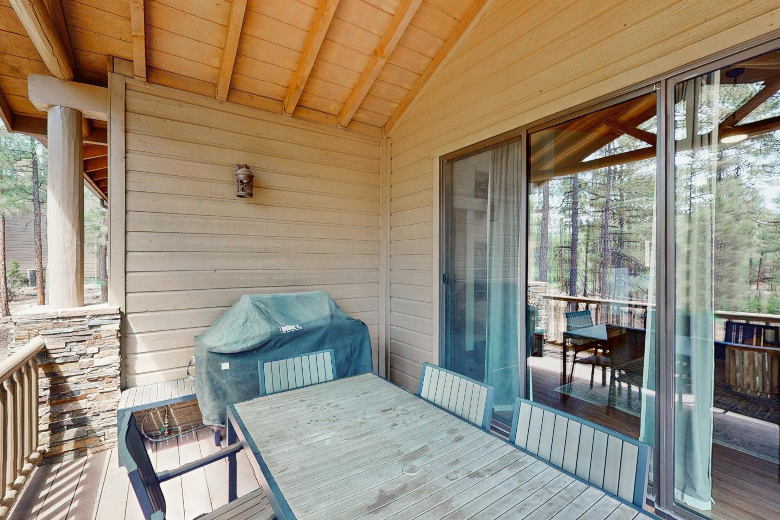 Hot Tub, Deck and Grill! Mtn Retreat in Show Low