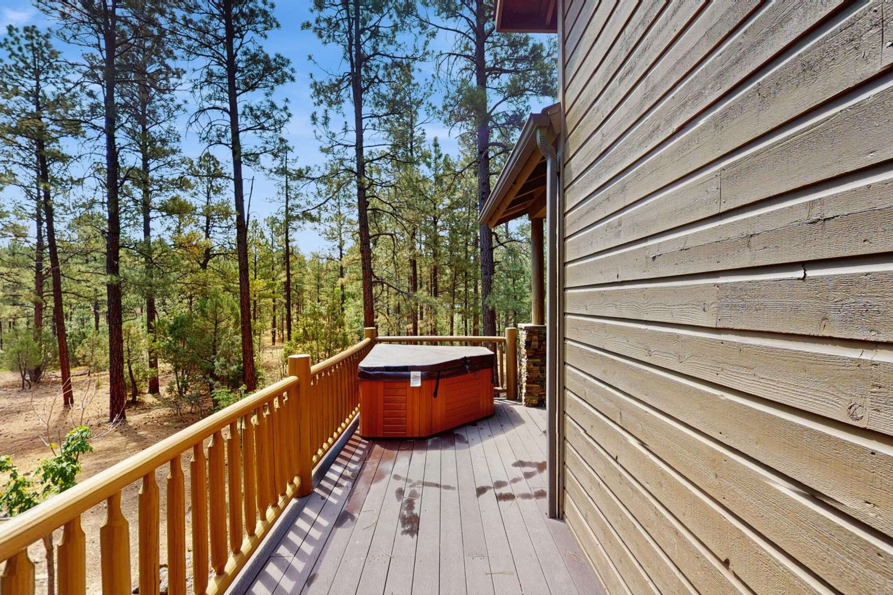 Hot Tub, Deck and Grill! Mtn Retreat in Show Low