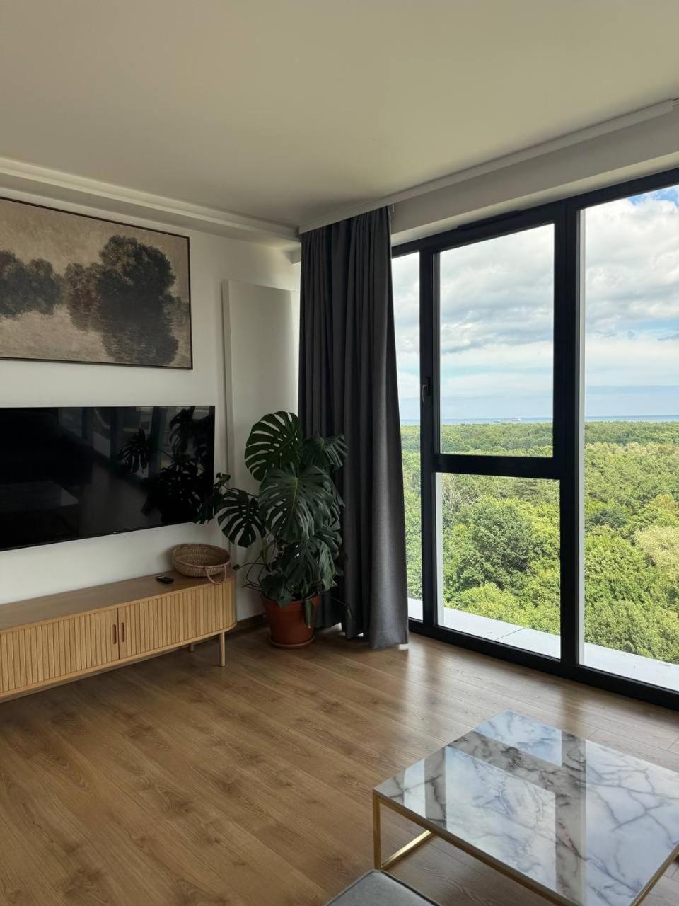 Widok - Klima - WiFi - Netflix - Sauna - Darmowy parking - Siłownia - Obok plaży - Mieszkanie z widokiem na morze 6 osób