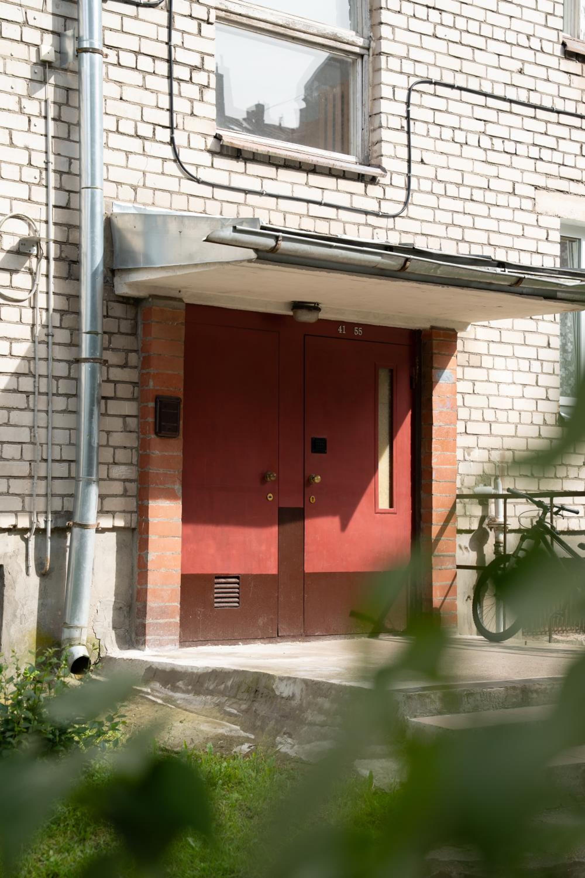 Park-View Studio Apartment with Free Parking - 15min to Old Town