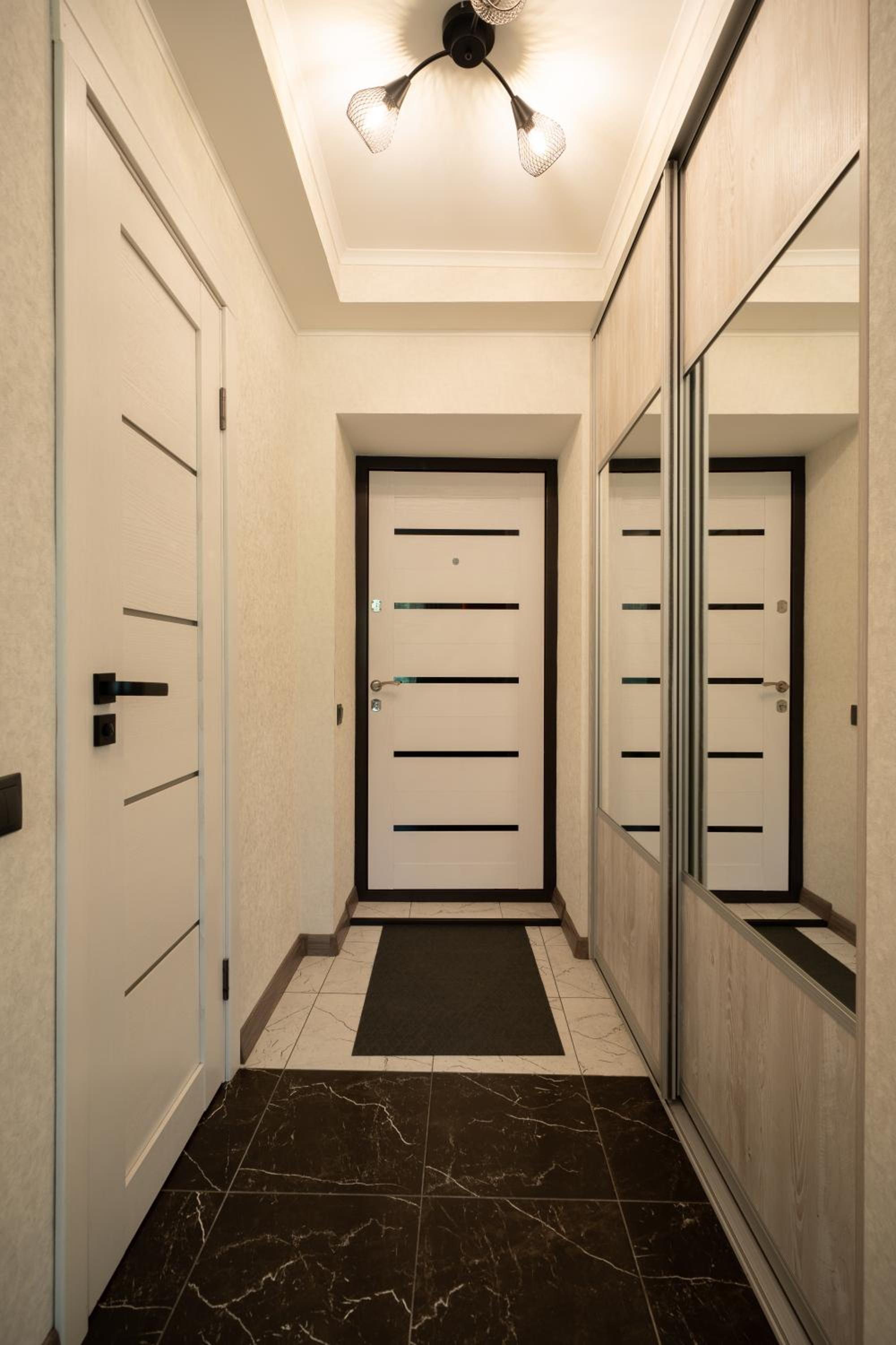Park-View Studio Apartment with Free Parking - 15min to Old Town