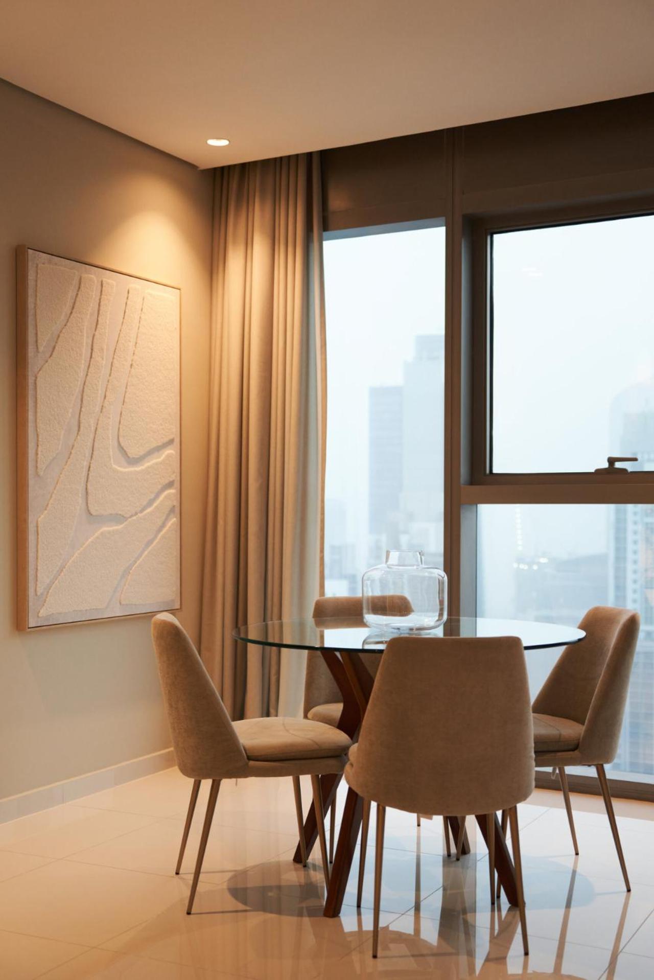 Luxury 49th Floor 2BR Corner Apt with Burj Khalifa View and Infinity Pool Access