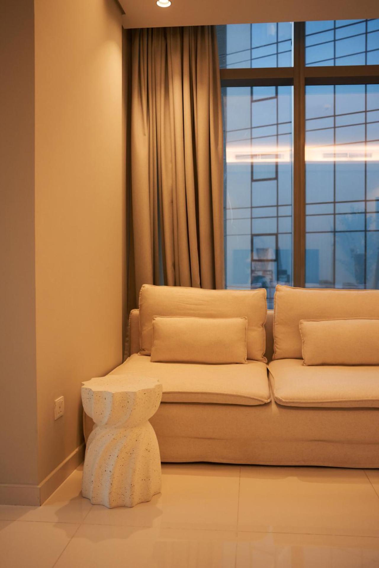Luxury 49th Floor 2BR Corner Apt with Burj Khalifa View and Infinity Pool Access