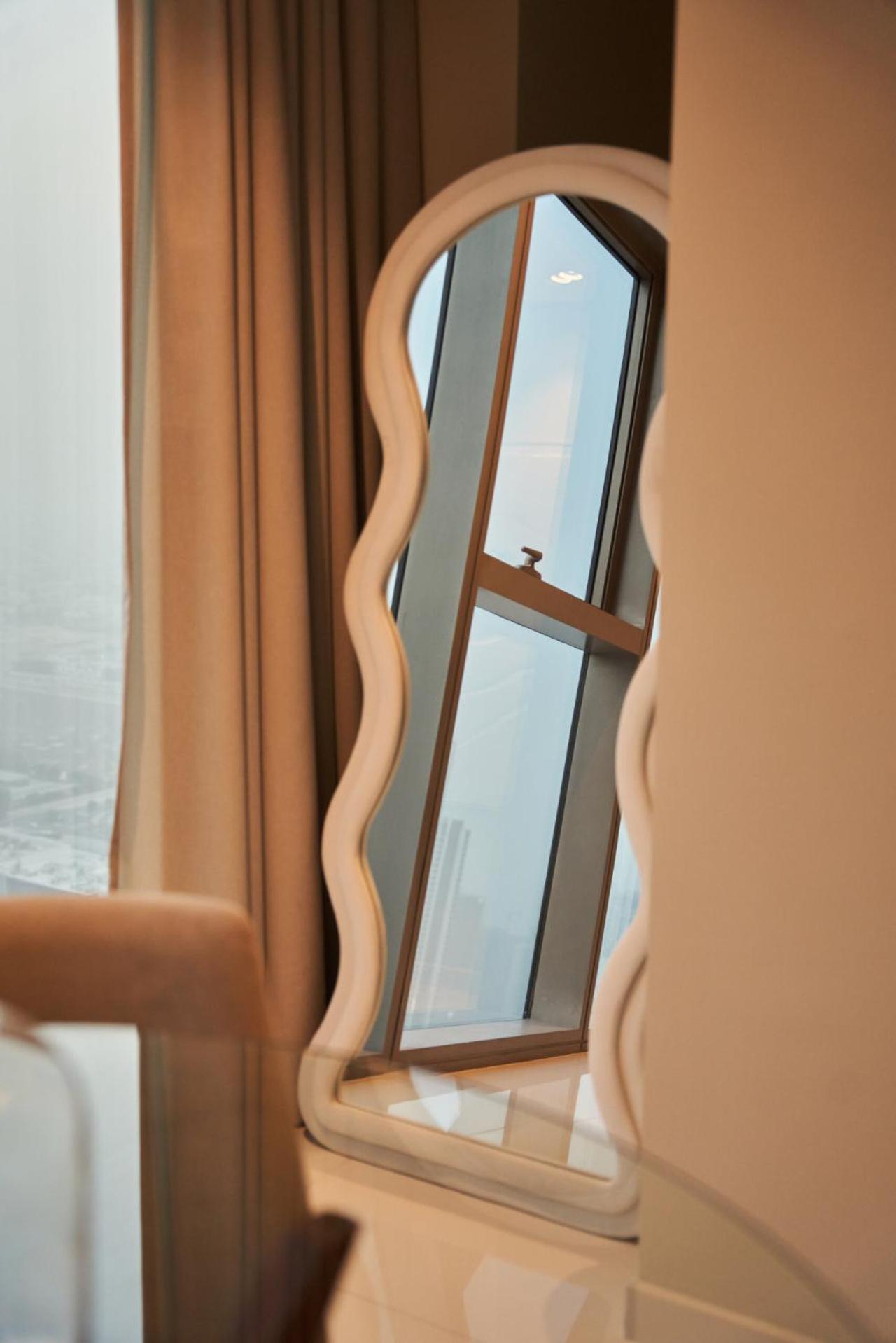 Luxury 49th Floor 2BR Corner Apt with Burj Khalifa View and Infinity Pool Access