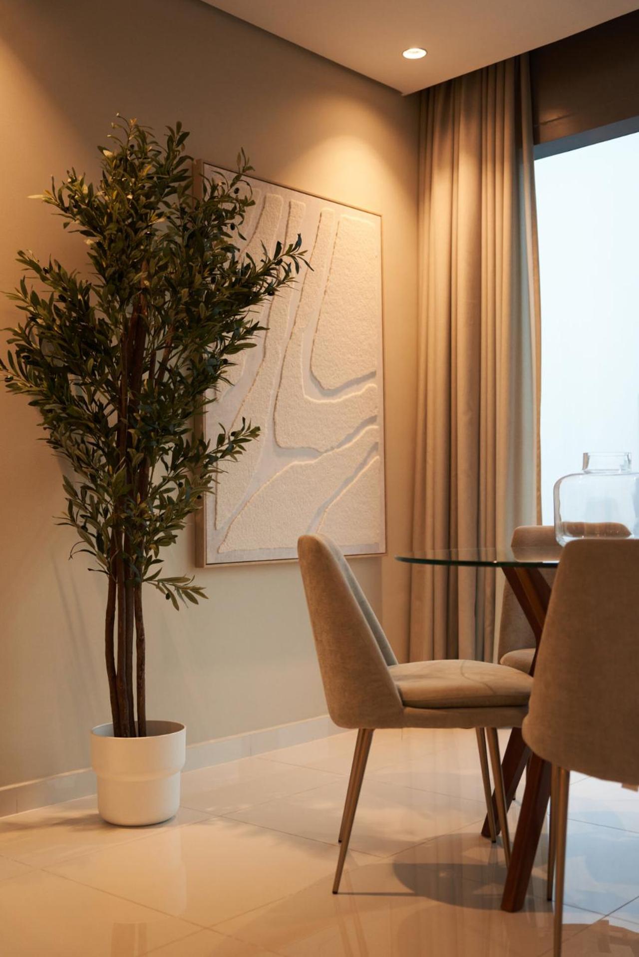 Luxury 49th Floor 2BR Corner Apt with Burj Khalifa View and Infinity Pool Access