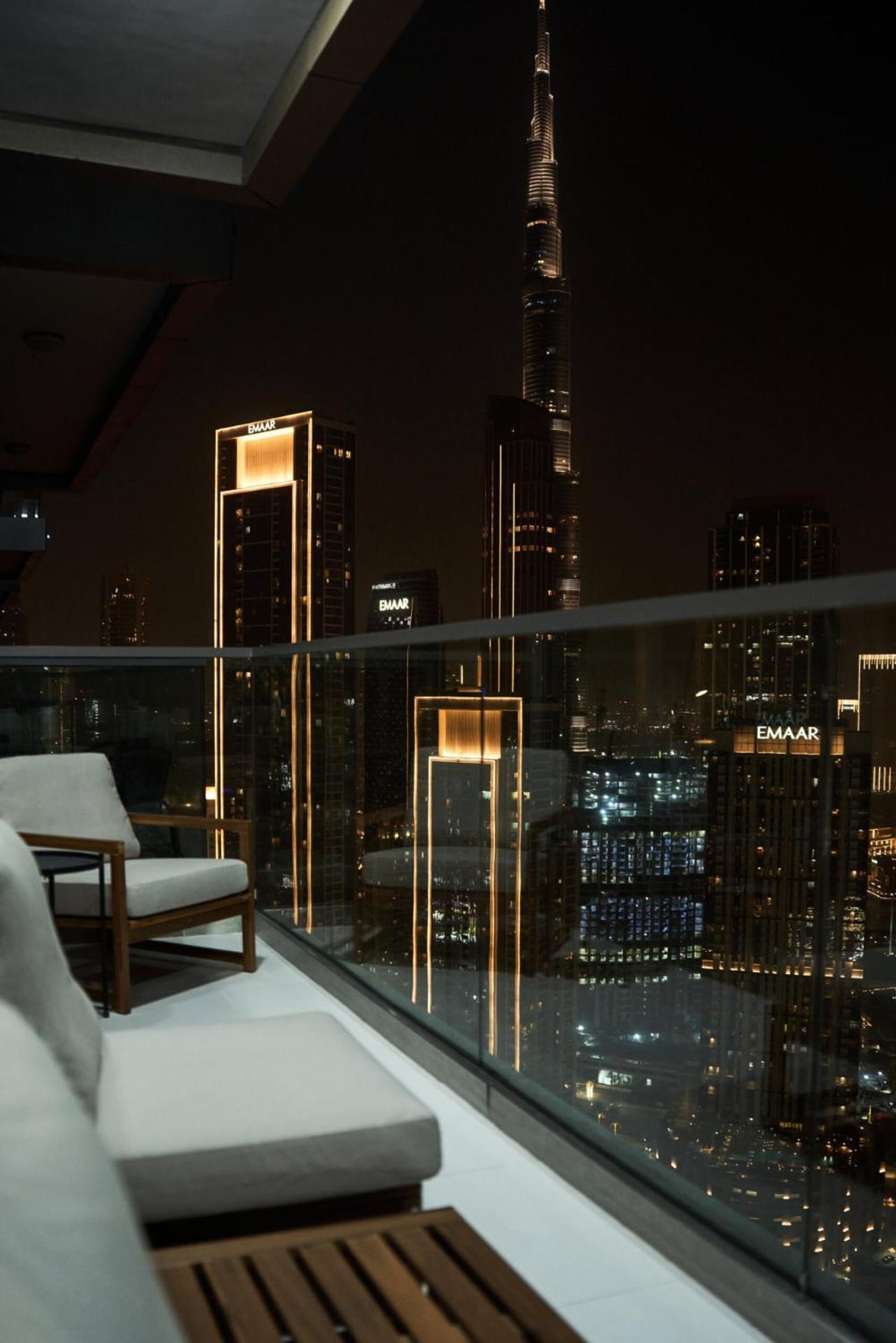 Luxury 49th Floor 2BR Corner Apt with Burj Khalifa View and Infinity Pool Access