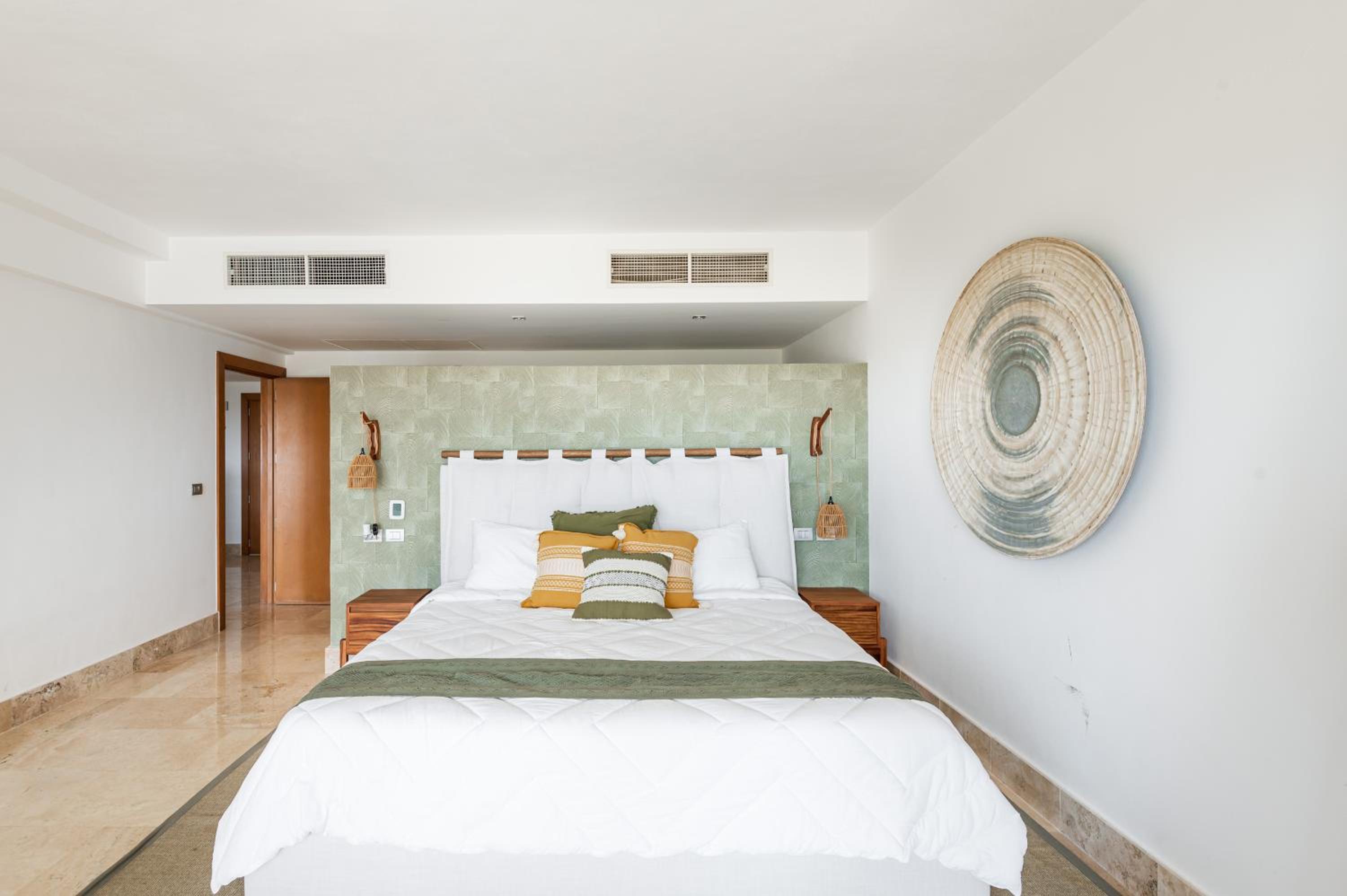La Amada, Private Terrace Penthouse in Beachfront Complex