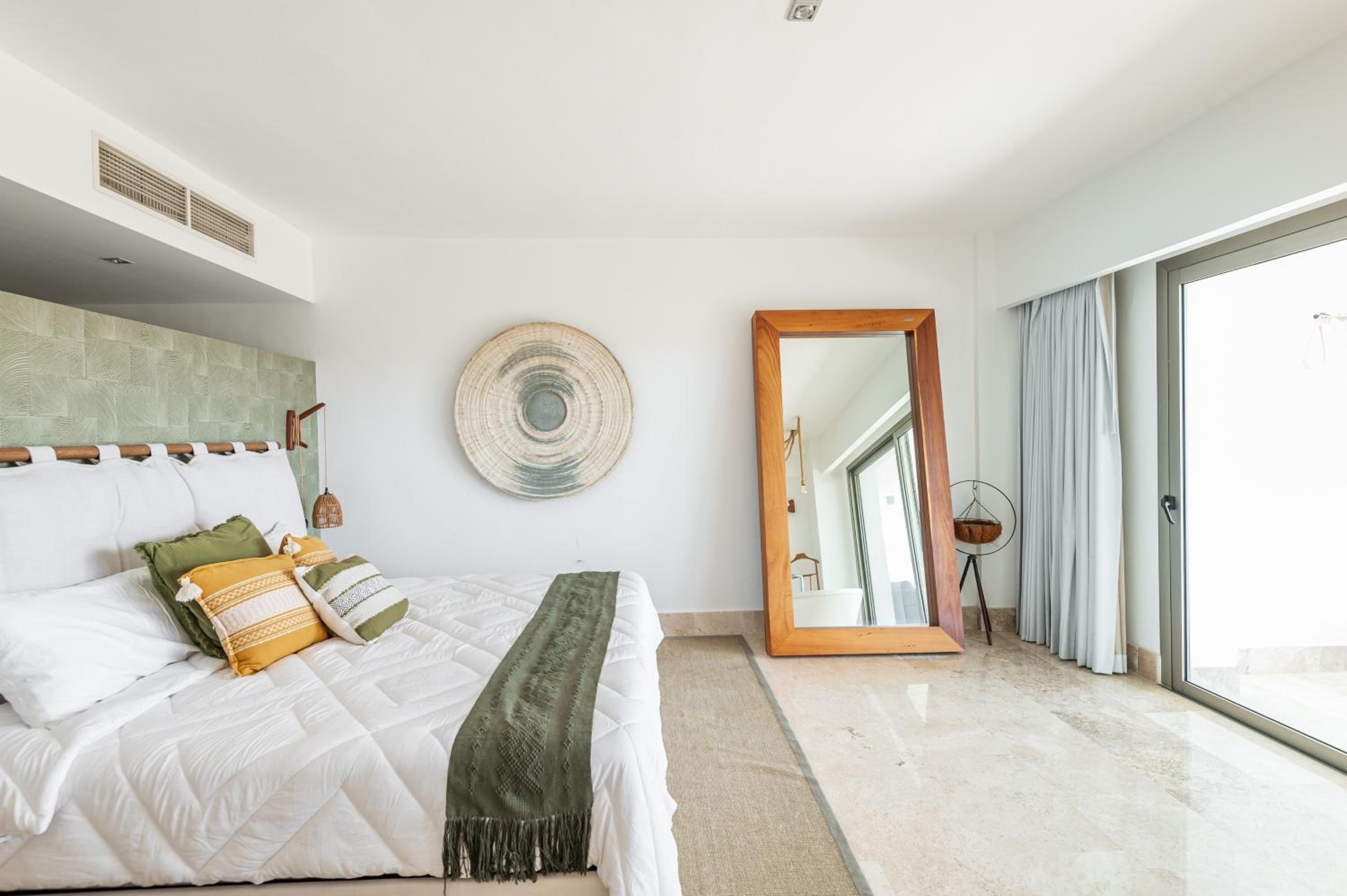 La Amada, Private Terrace Penthouse in Beachfront Complex