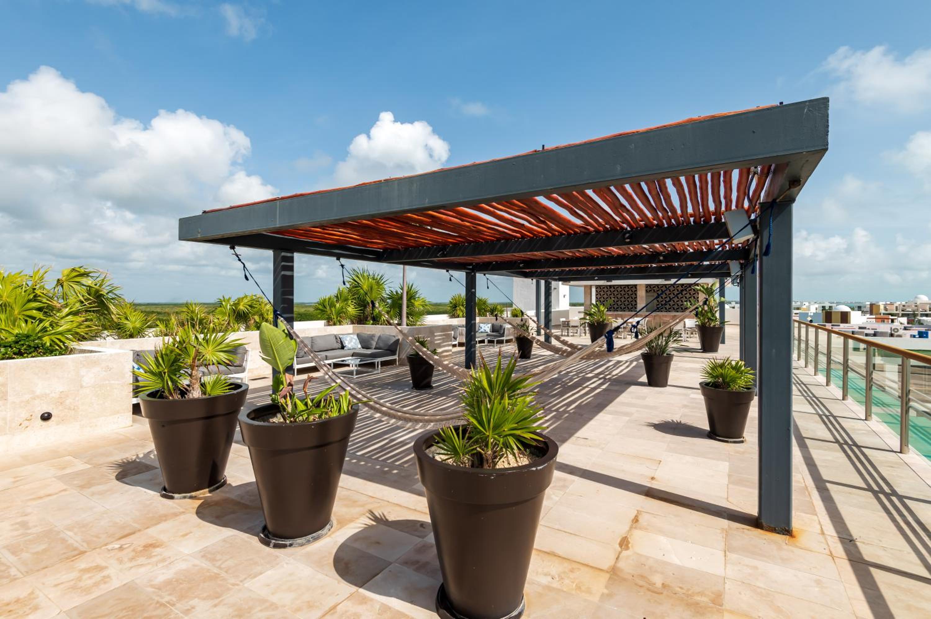 La Amada, Private Terrace Penthouse in Beachfront Complex