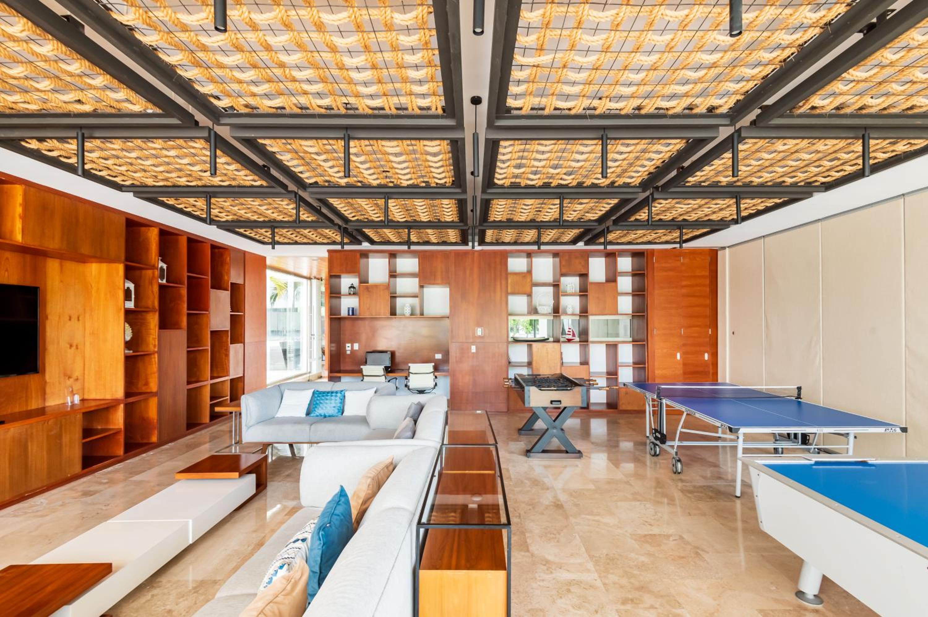 La Amada, Private Terrace Penthouse in Beachfront Complex