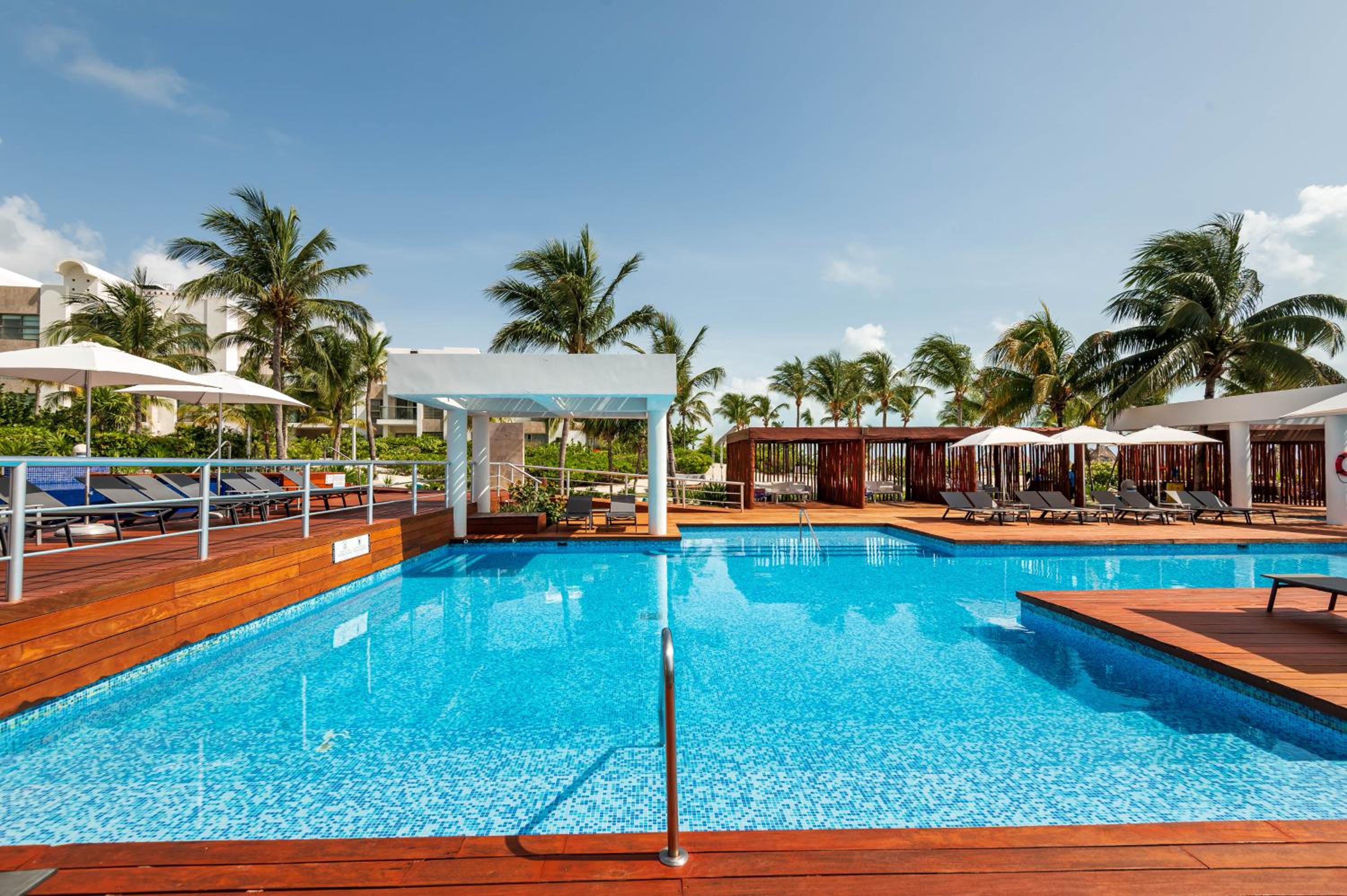 La Amada, Private Terrace Penthouse in Beachfront Complex