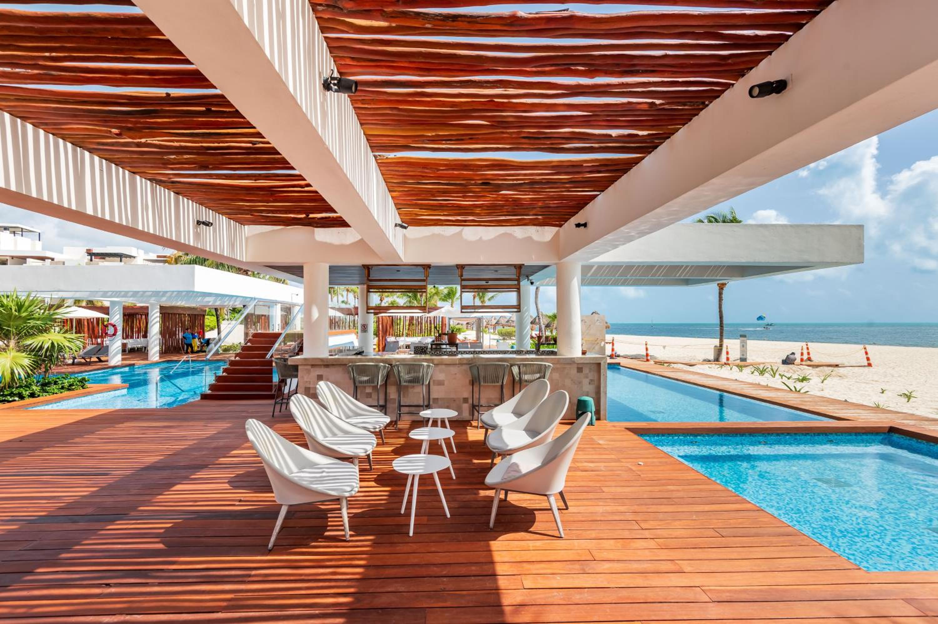 La Amada, Private Terrace Penthouse in Beachfront Complex