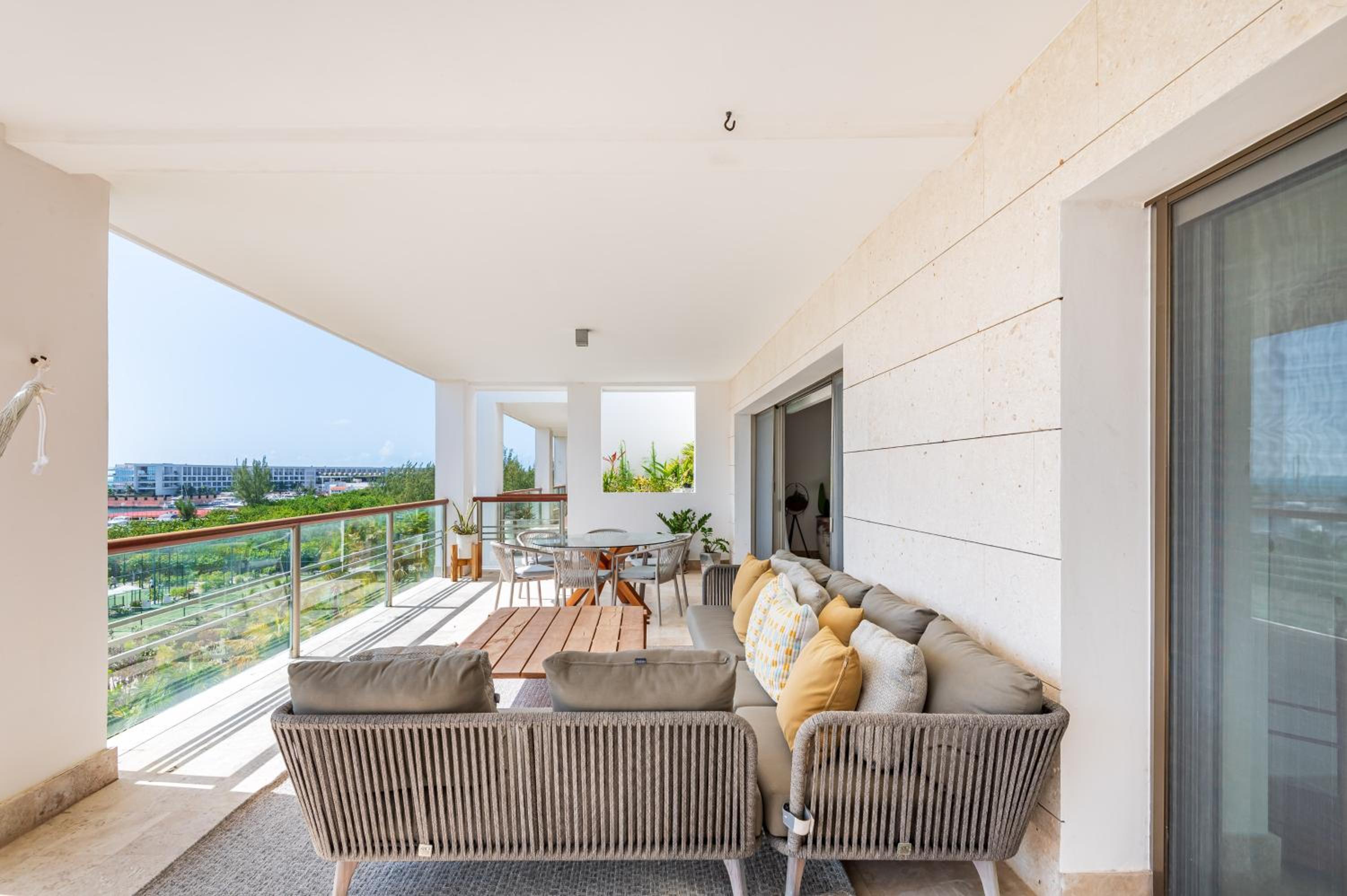 La Amada, Private Terrace Penthouse in Beachfront Complex