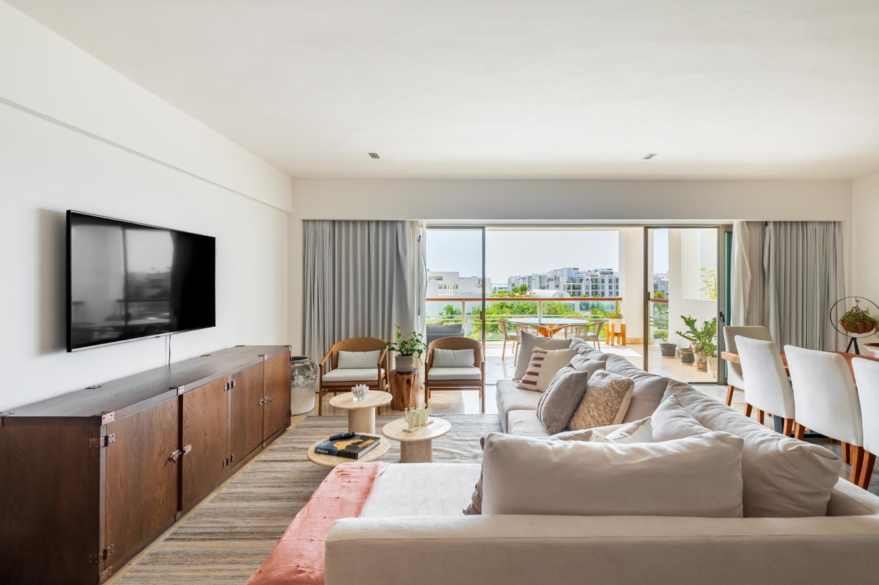 La Amada, Private Terrace Penthouse in Beachfront Complex
