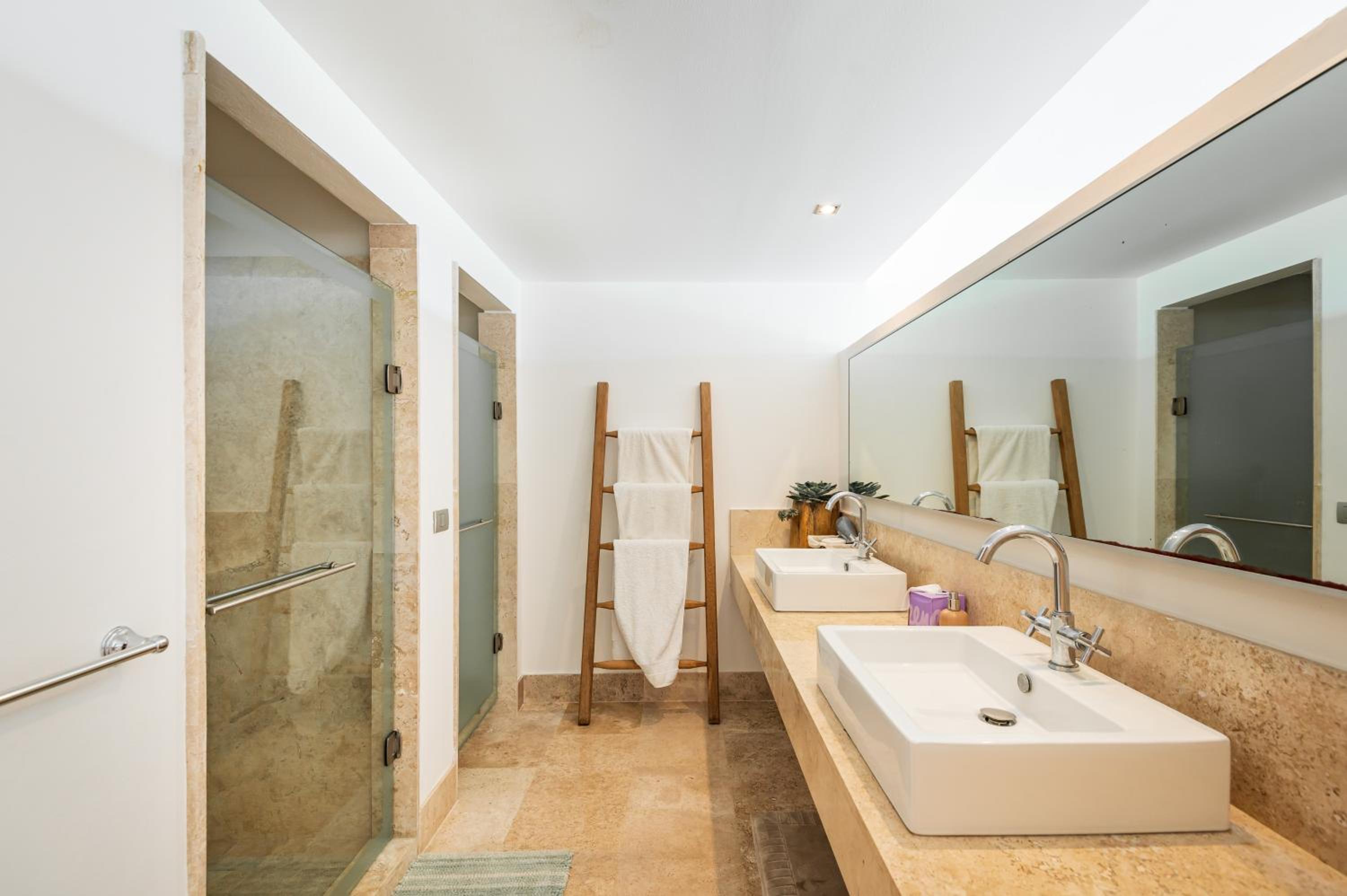 La Amada, Private Terrace Penthouse in Beachfront Complex
