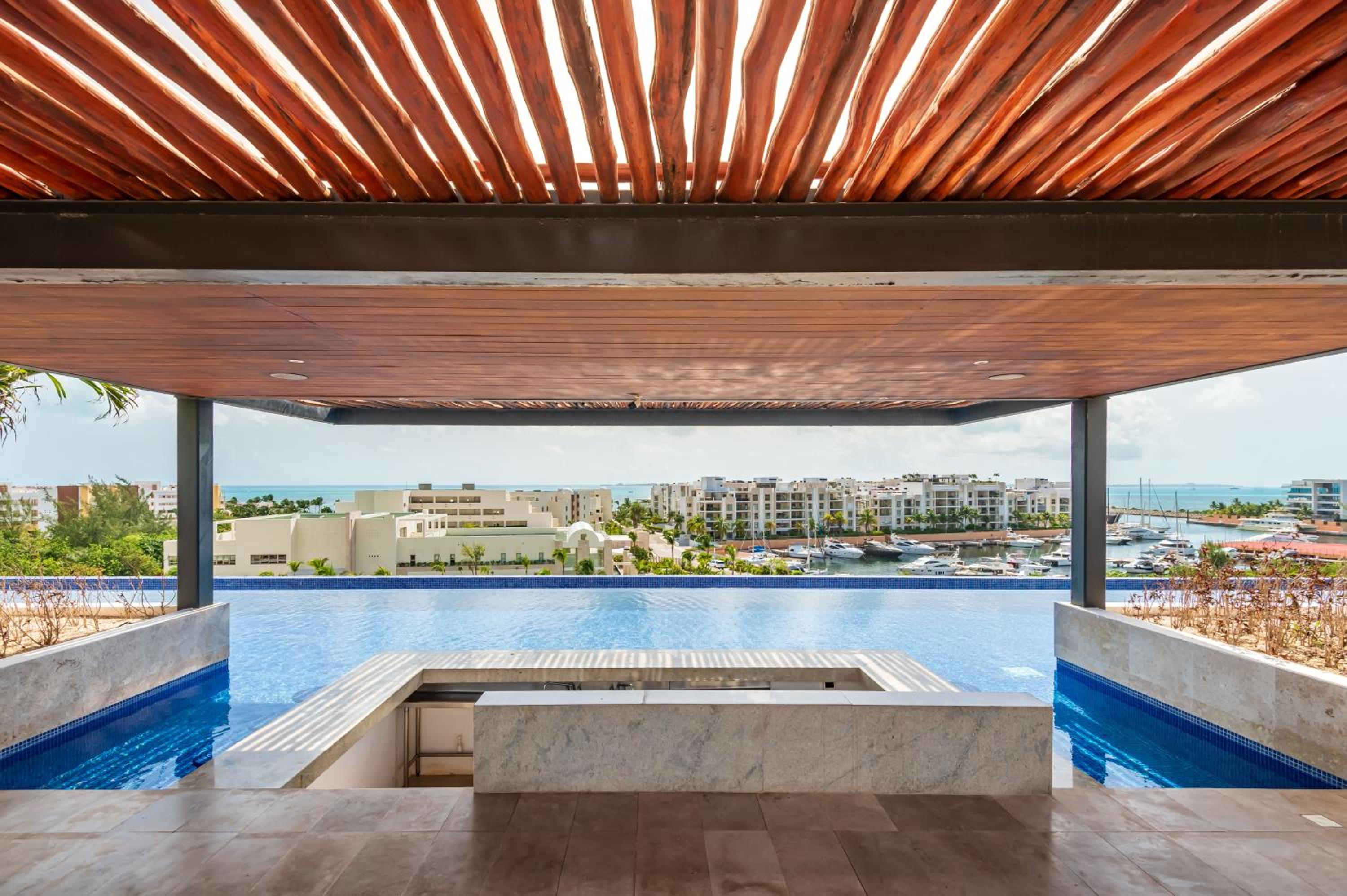 La Amada, Private Terrace Penthouse in Beachfront Complex