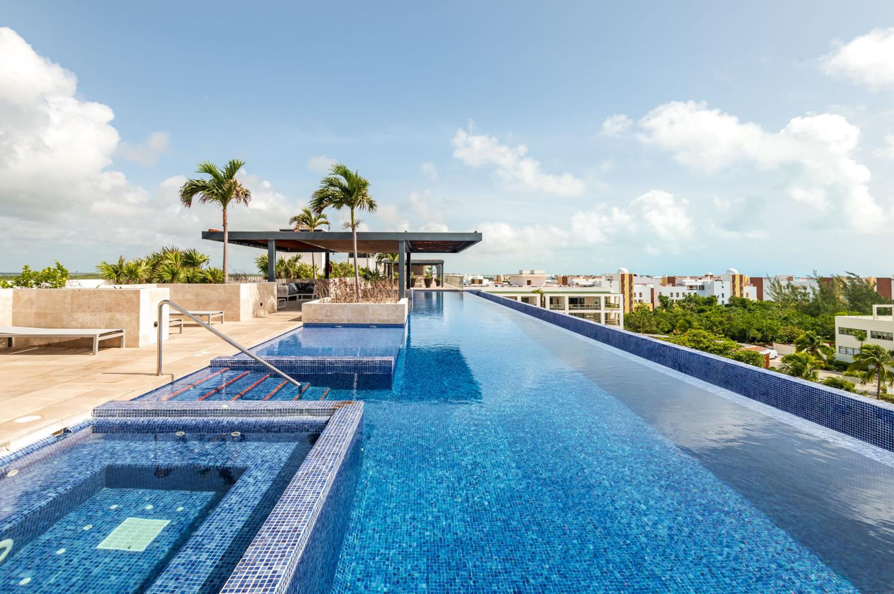 La Amada, Private Terrace Penthouse in Beachfront Complex