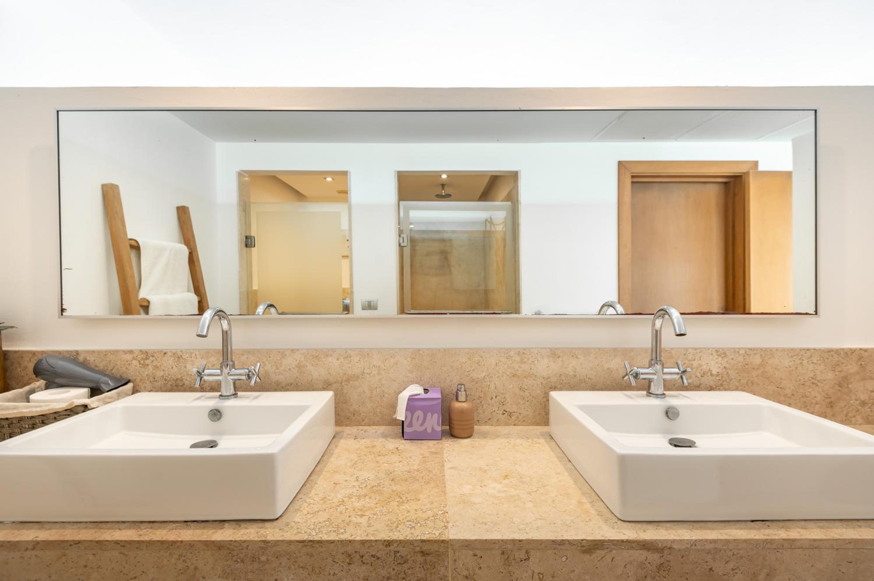 La Amada, Private Terrace Penthouse in Beachfront Complex