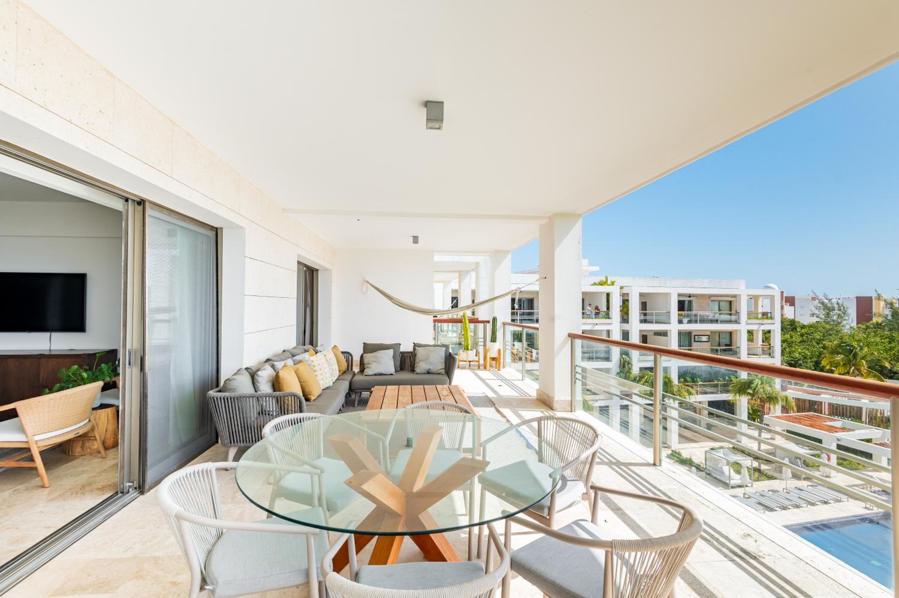 La Amada, Private Terrace Penthouse in Beachfront Complex