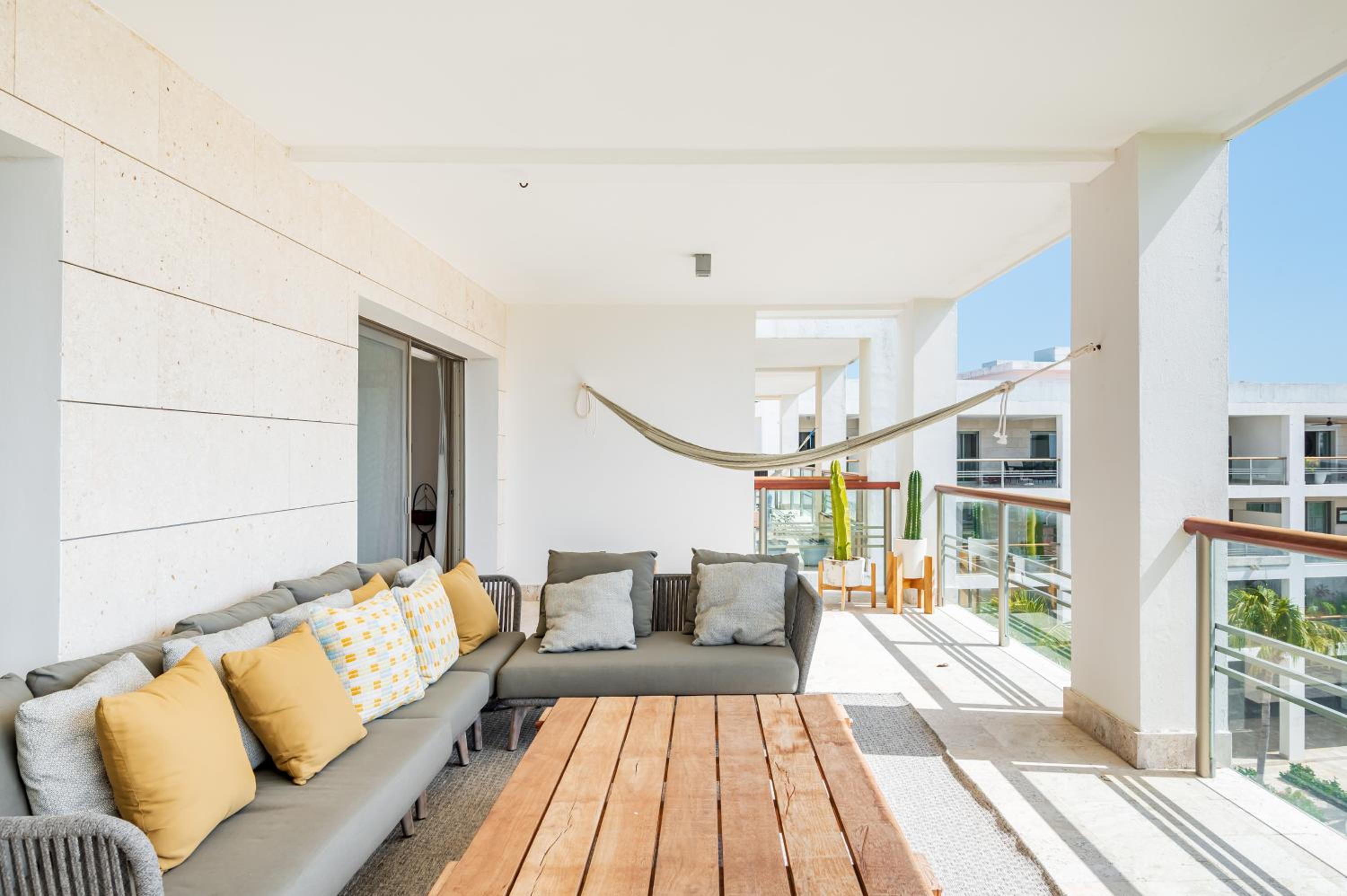 La Amada, Private Terrace Penthouse in Beachfront Complex