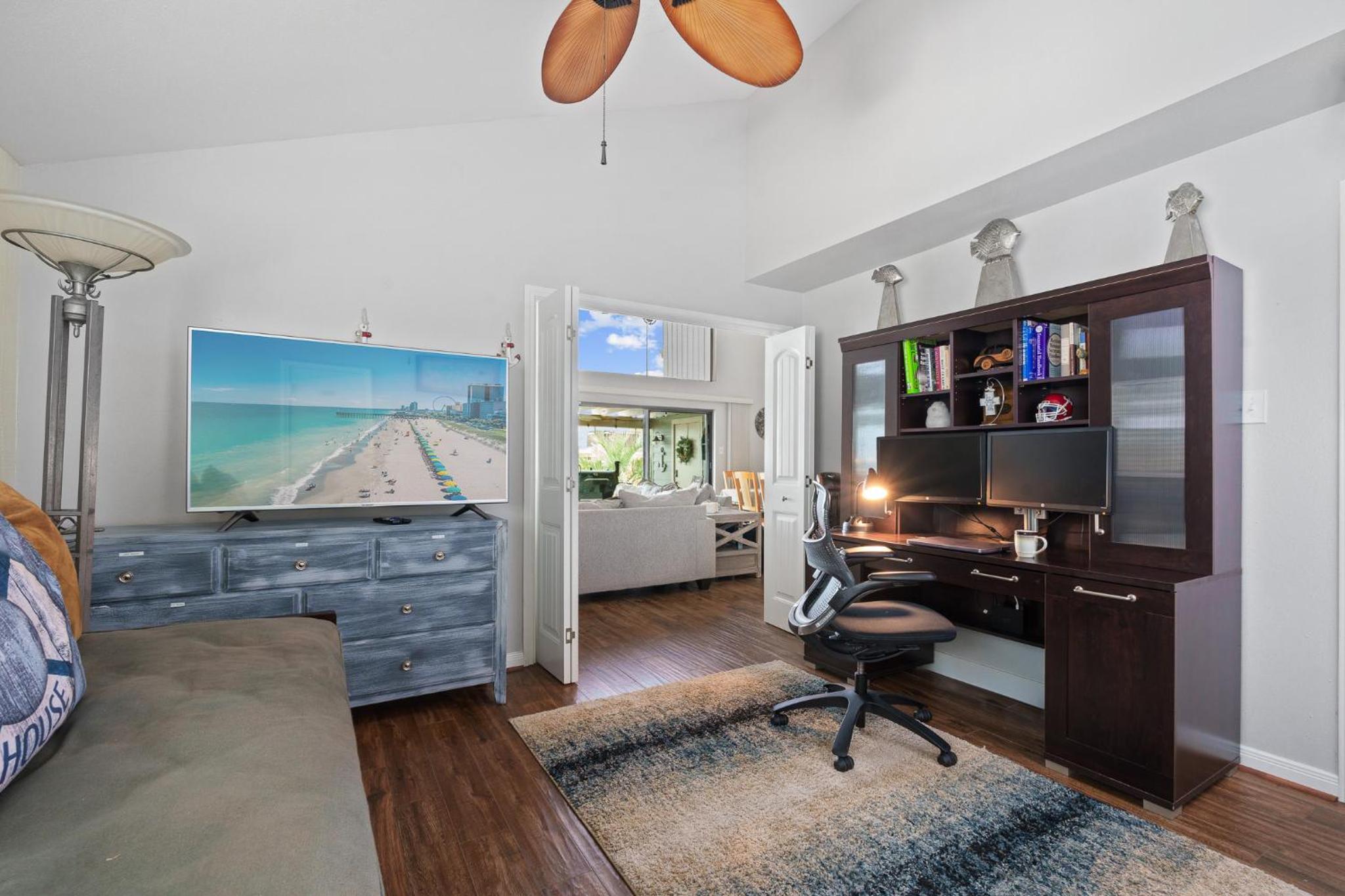 Conroe Lakefront Cottage