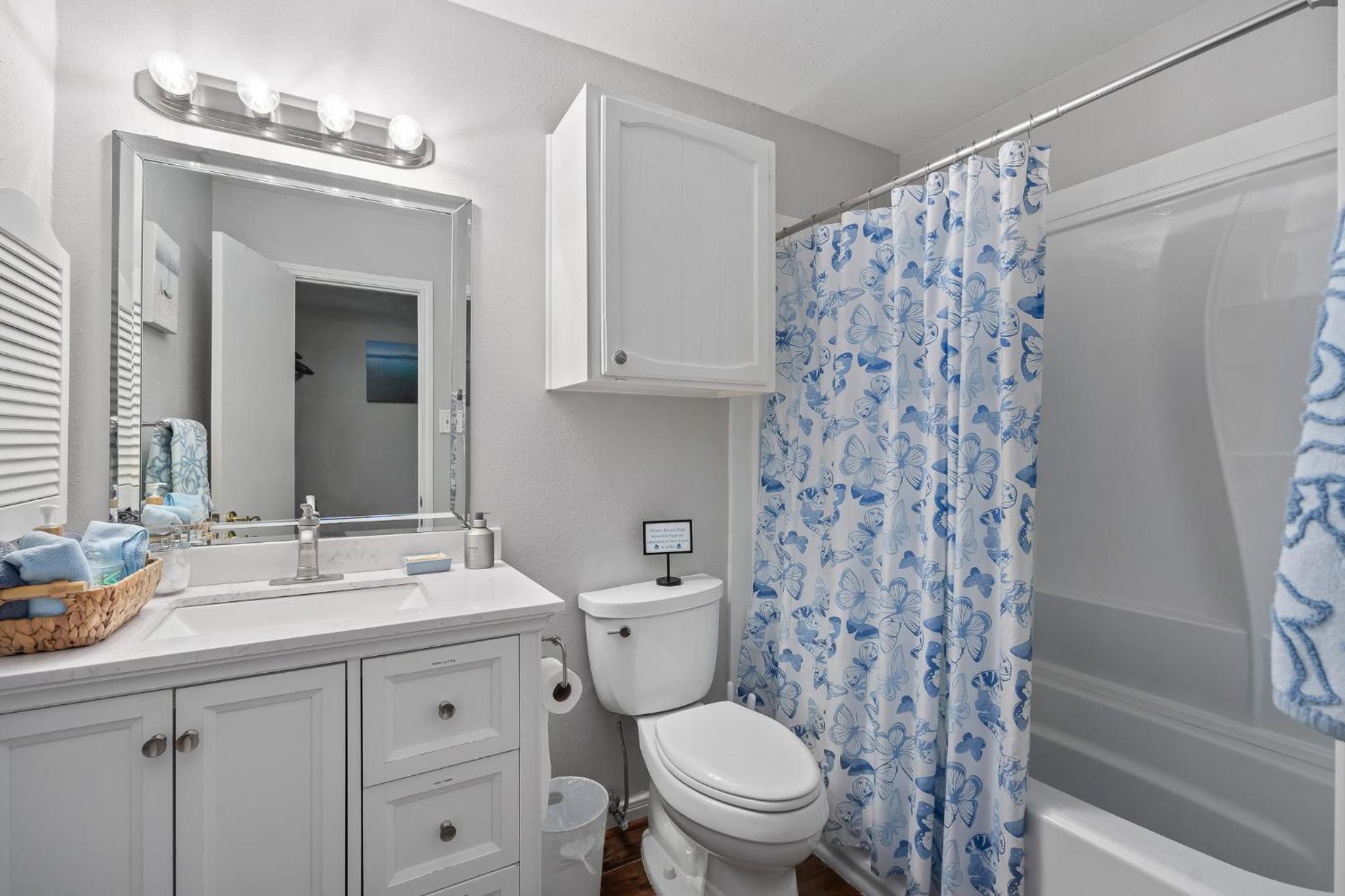 Conroe Lakefront Cottage