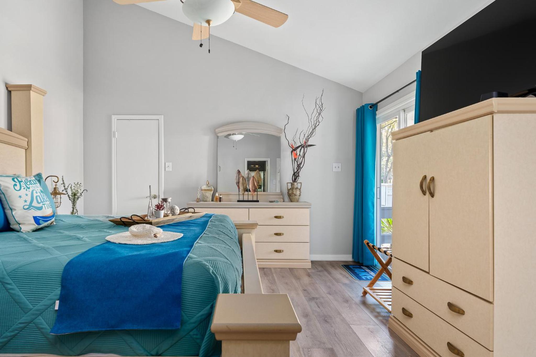 Conroe Lakefront Cottage