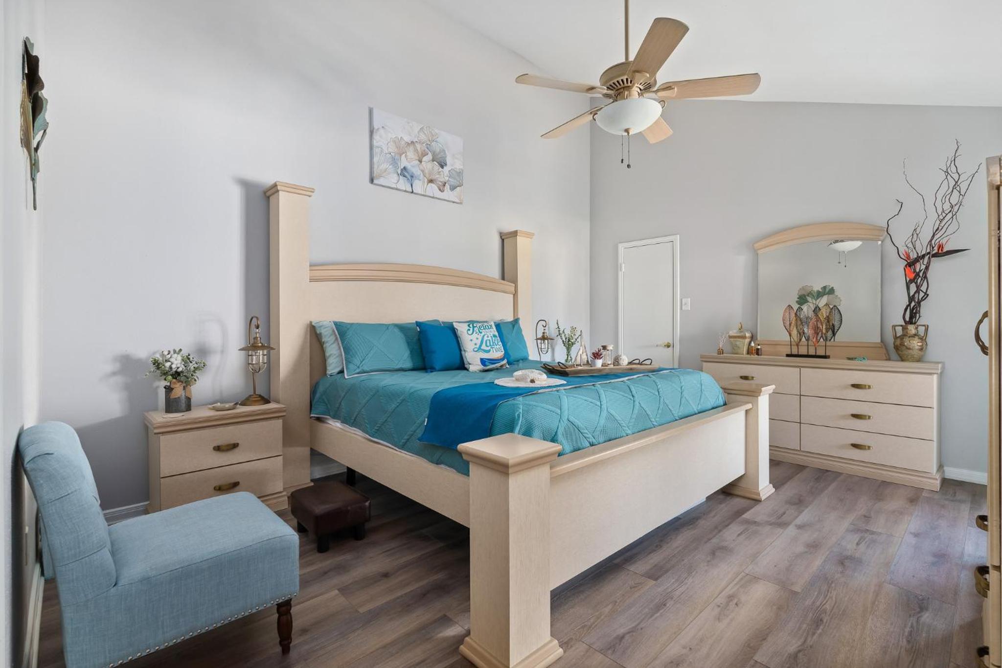 Conroe Lakefront Cottage