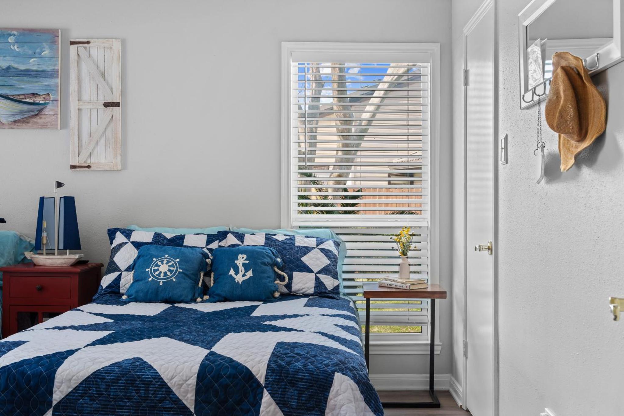 Conroe Lakefront Cottage